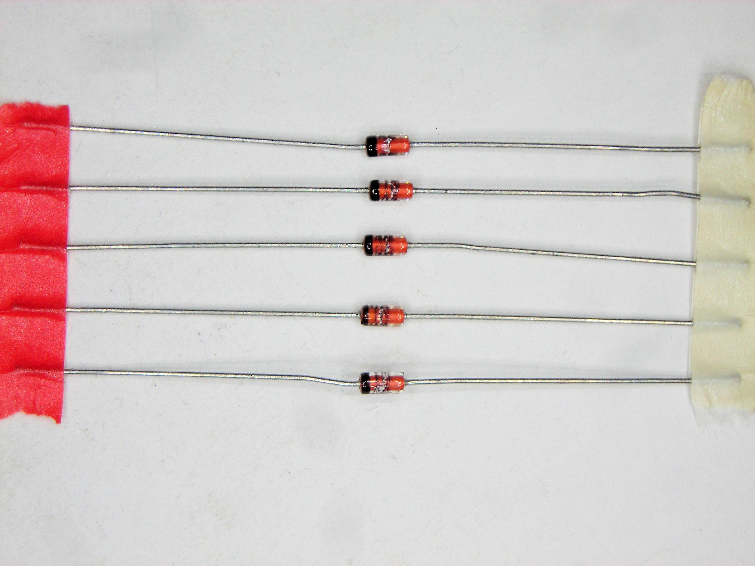 1N4007  1000V 1A Diode