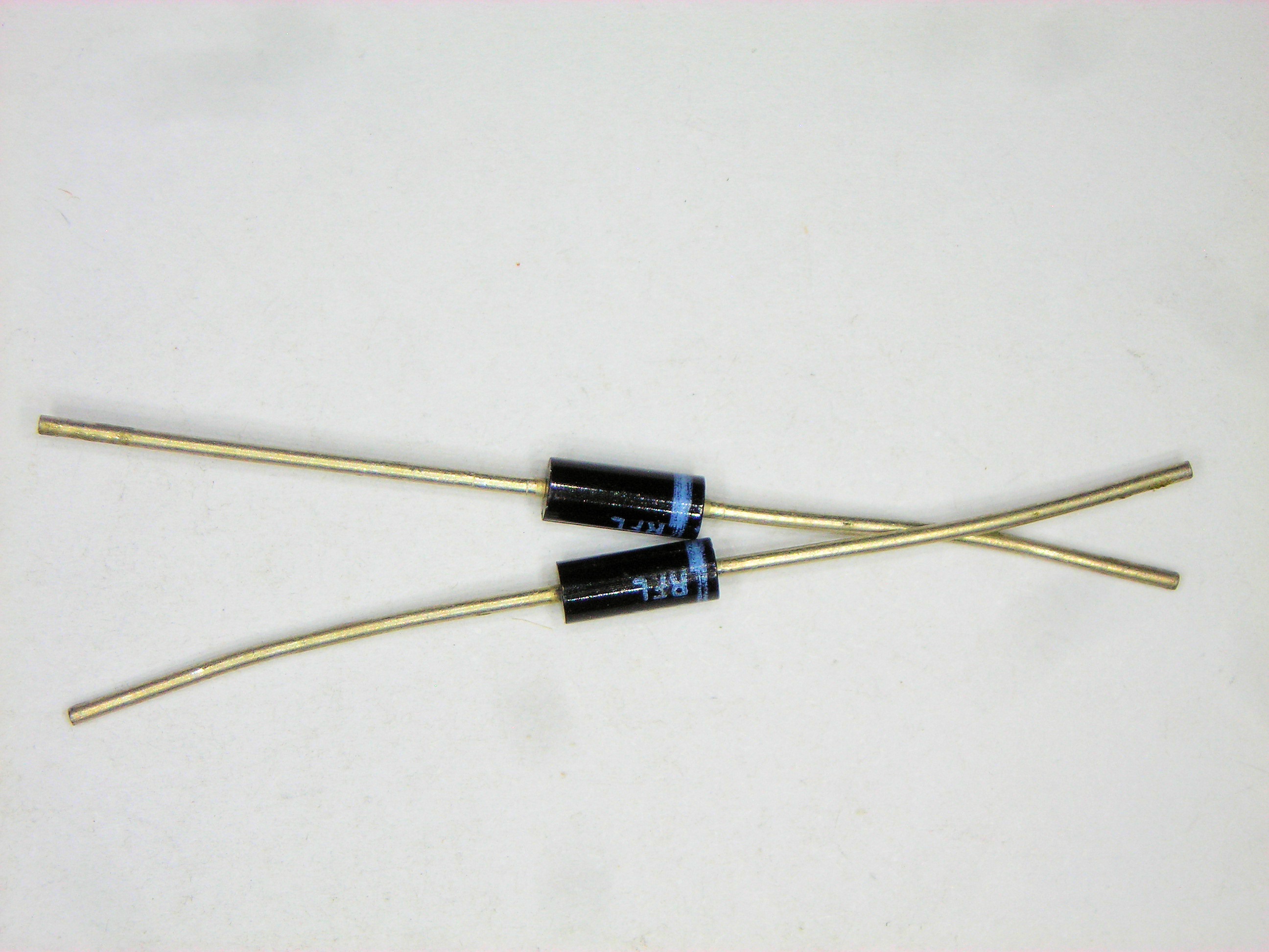 1N4001   50V 1A Diode