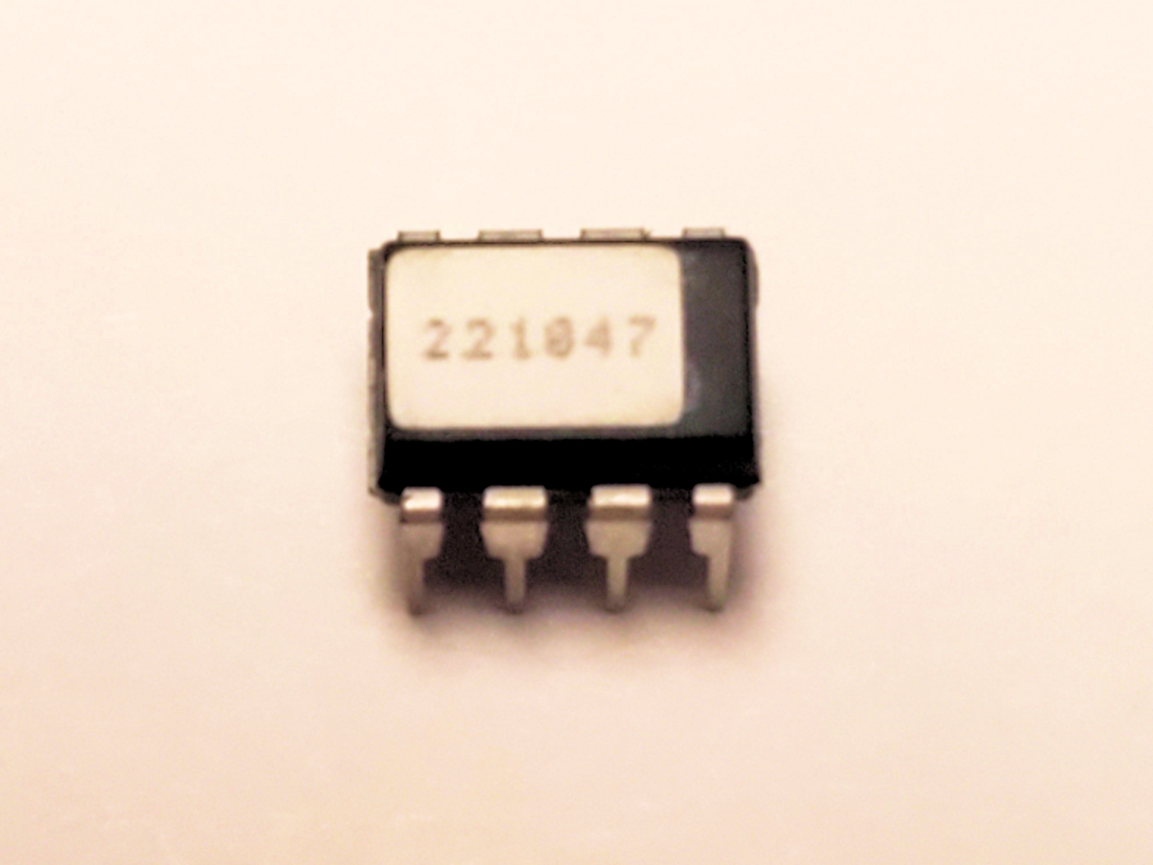 221047   EEPROM  N/R    8P DIP