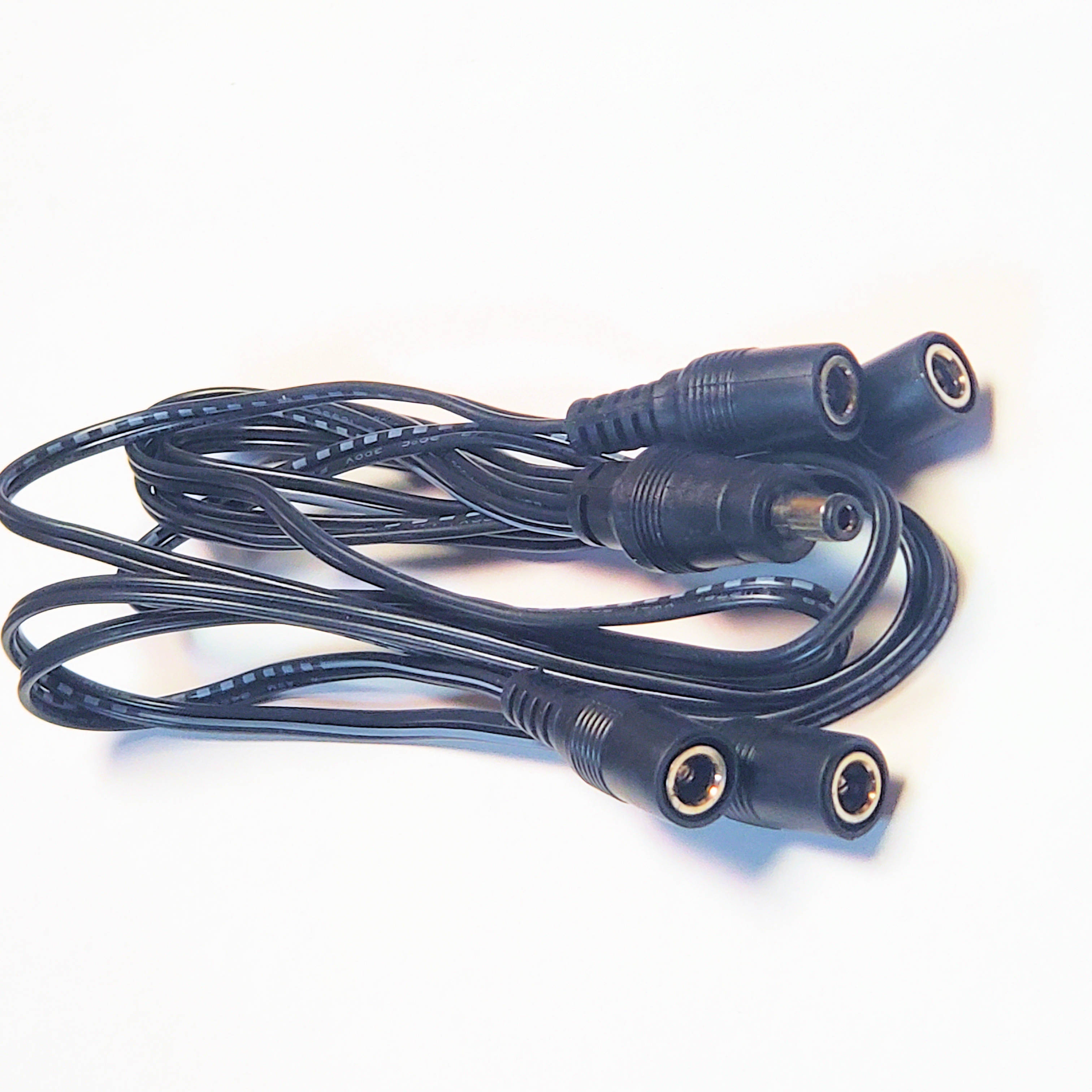 2P8-100 DC  Y Adaptor 2.5mm x 5.5mm plug  to 4) 2.5mm x 5.5mJacks