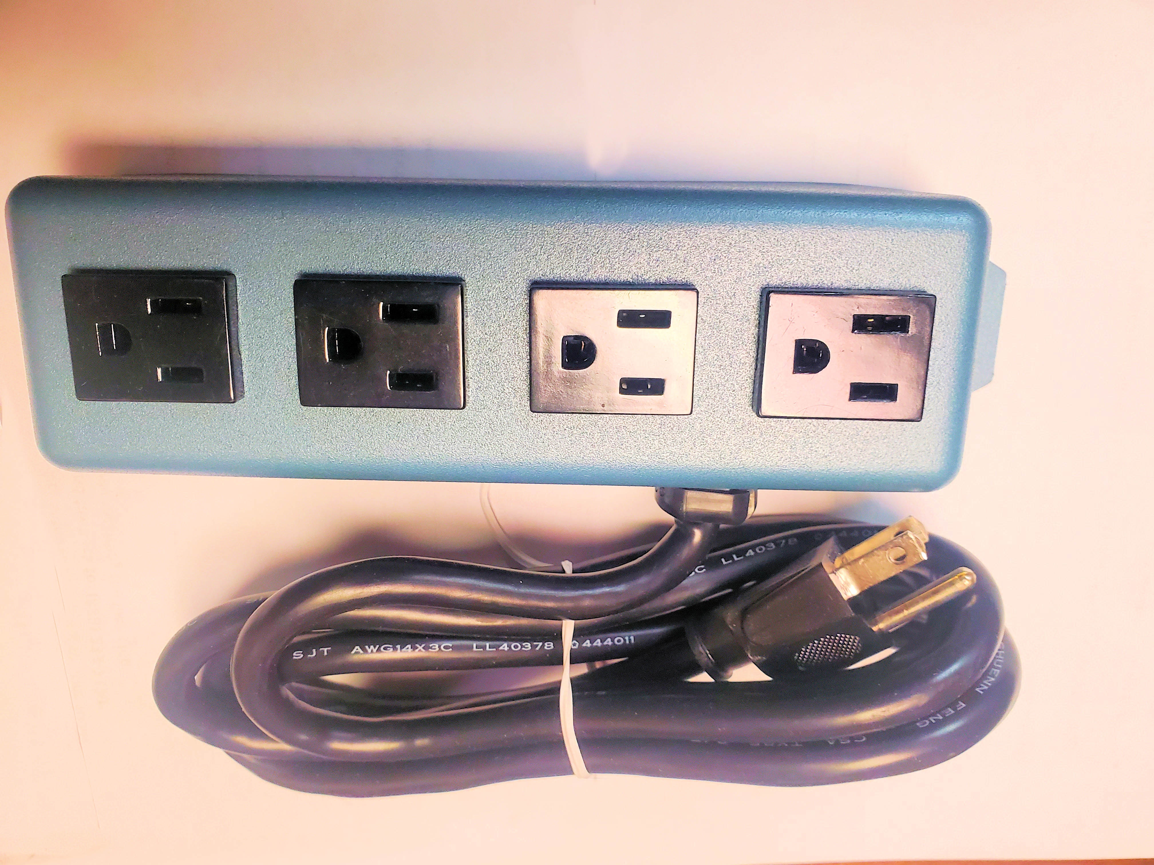 4 AC OUTLETS STRIP 6' 2J3-603