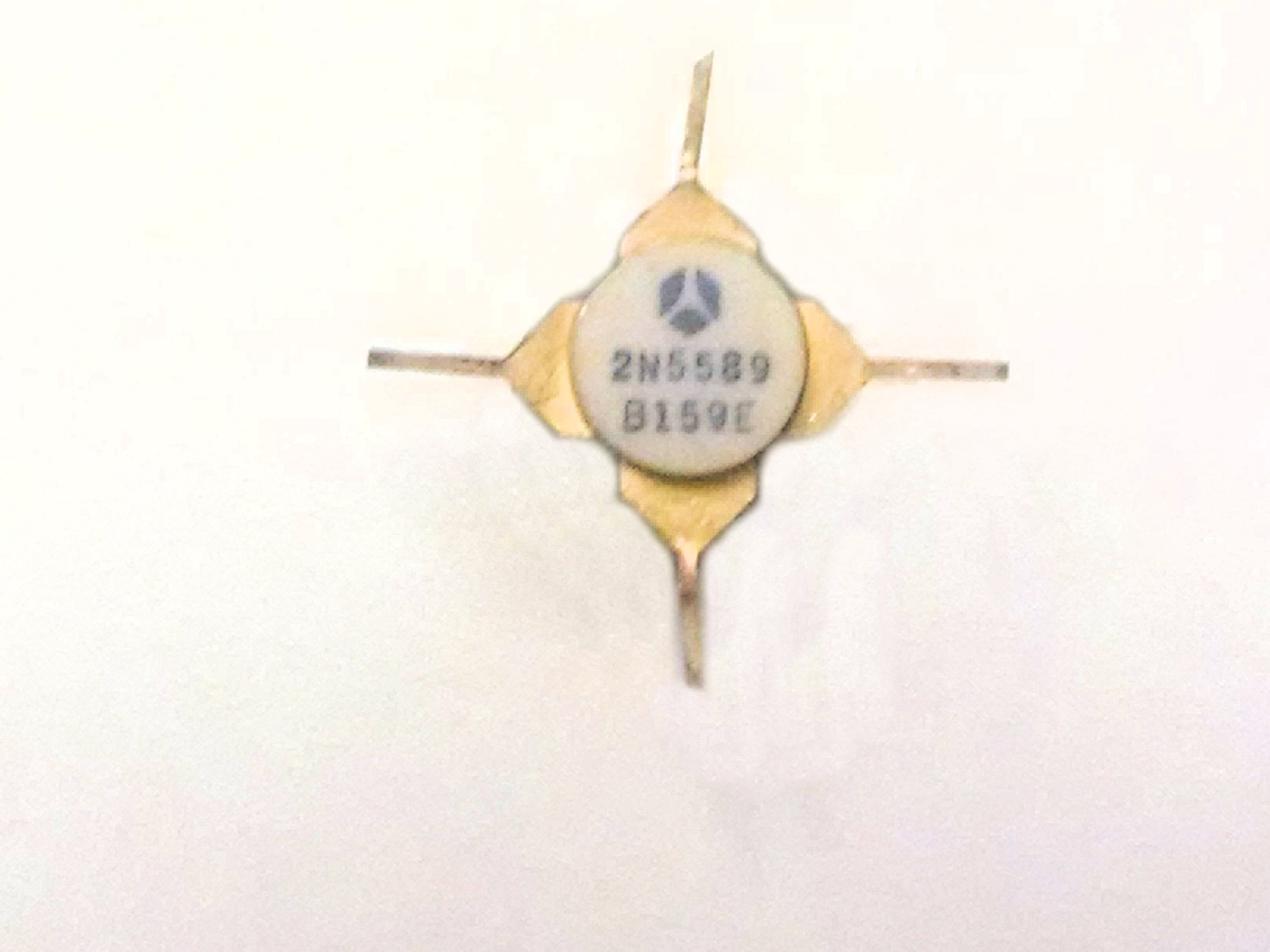 2N5589      RF STUD