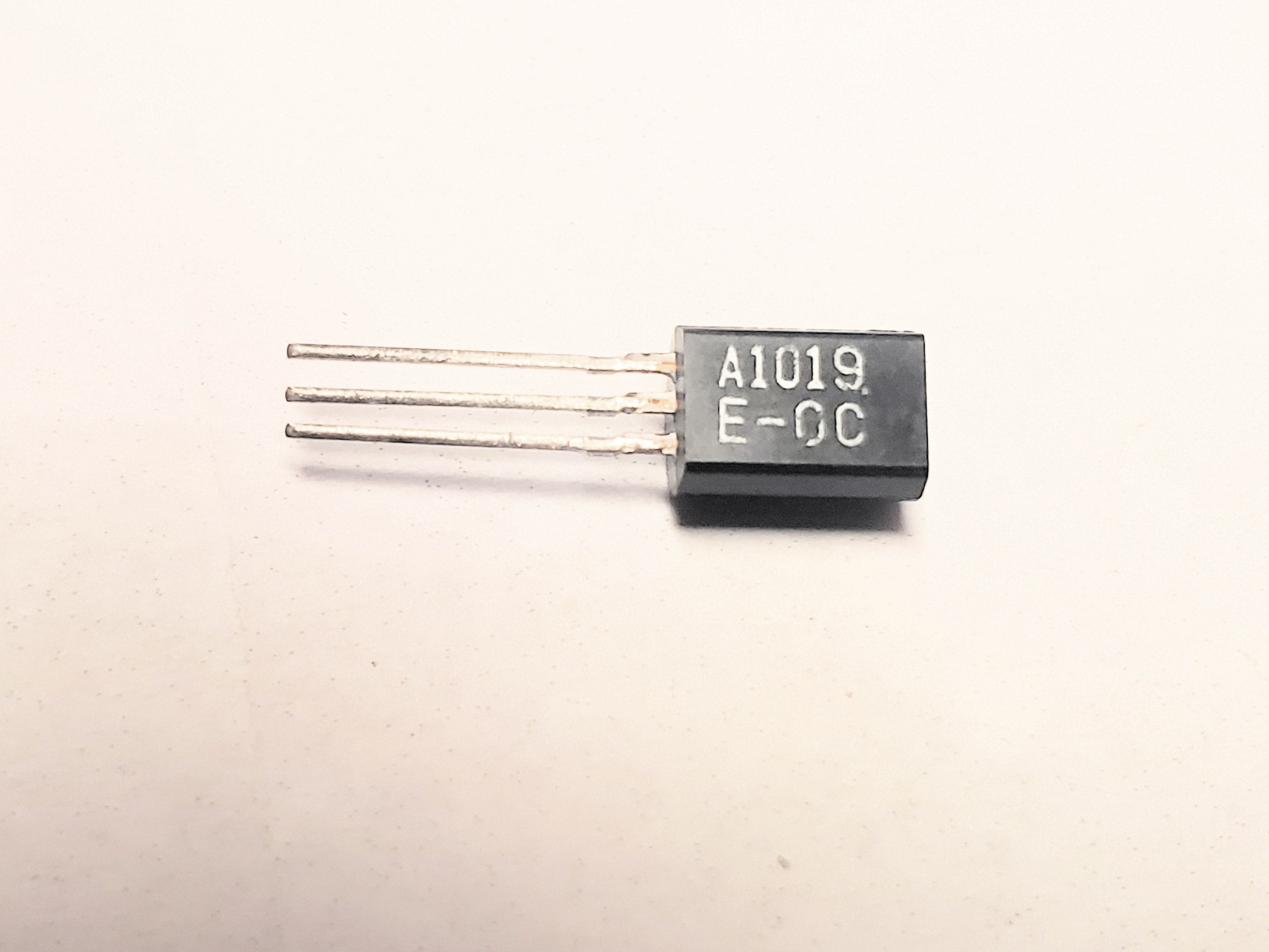 2SA1019    TO-92L