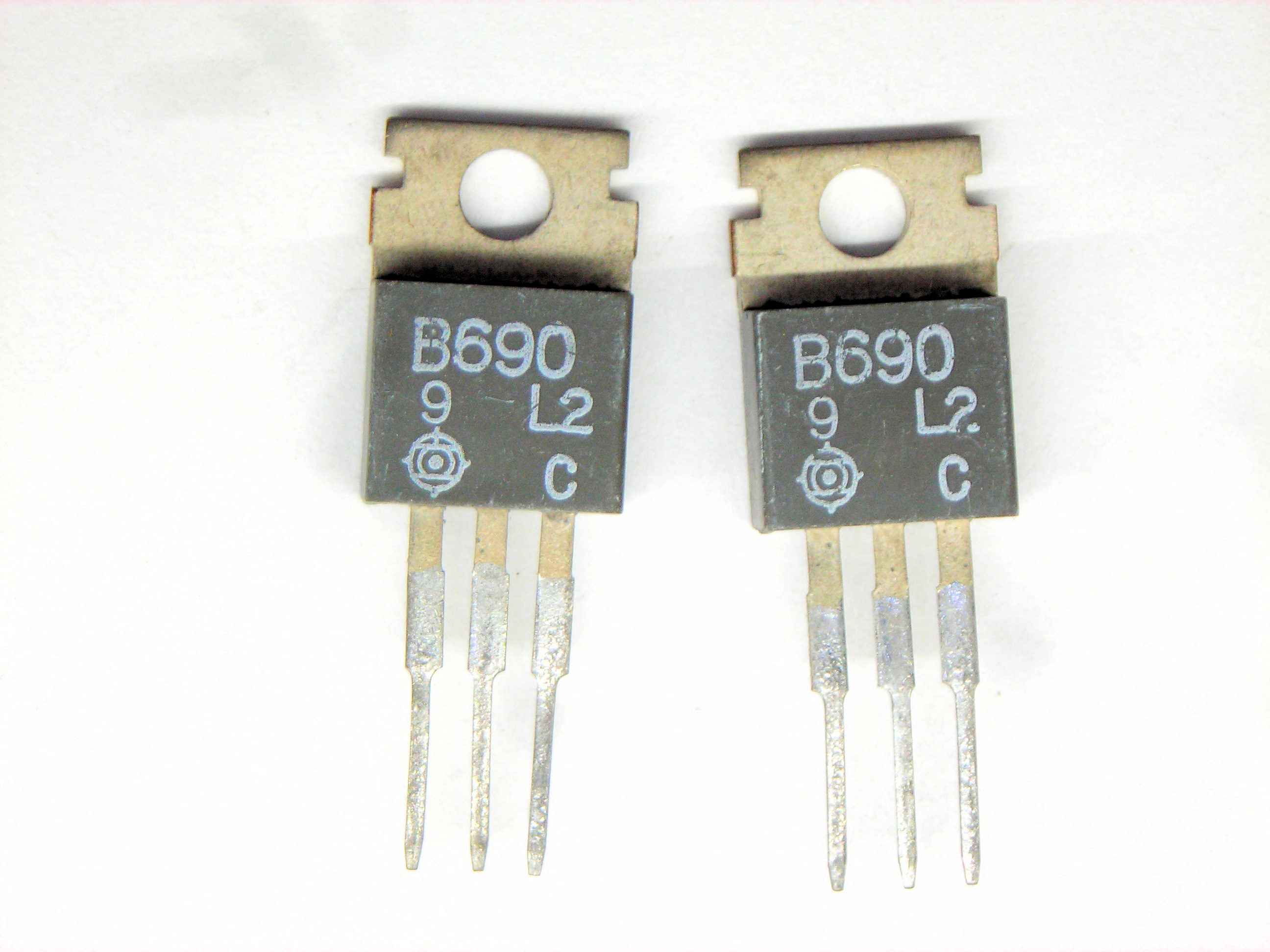 2SB690                 TO-220