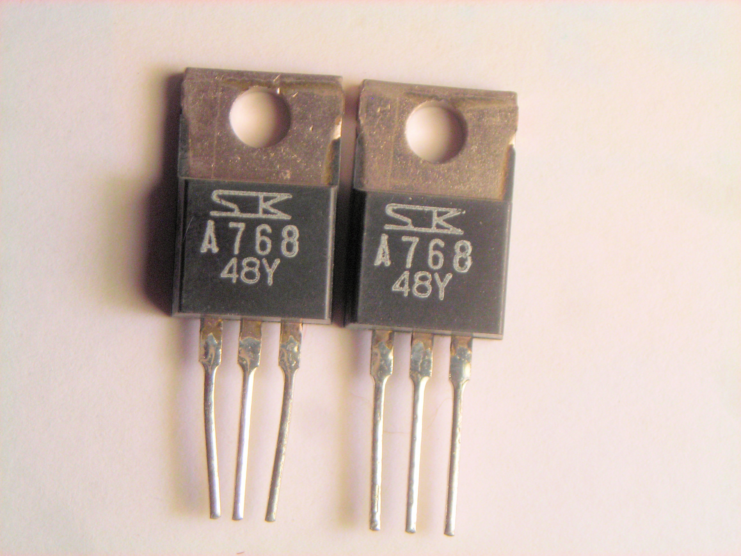 2SA768 ALT 2SB824    TO-220