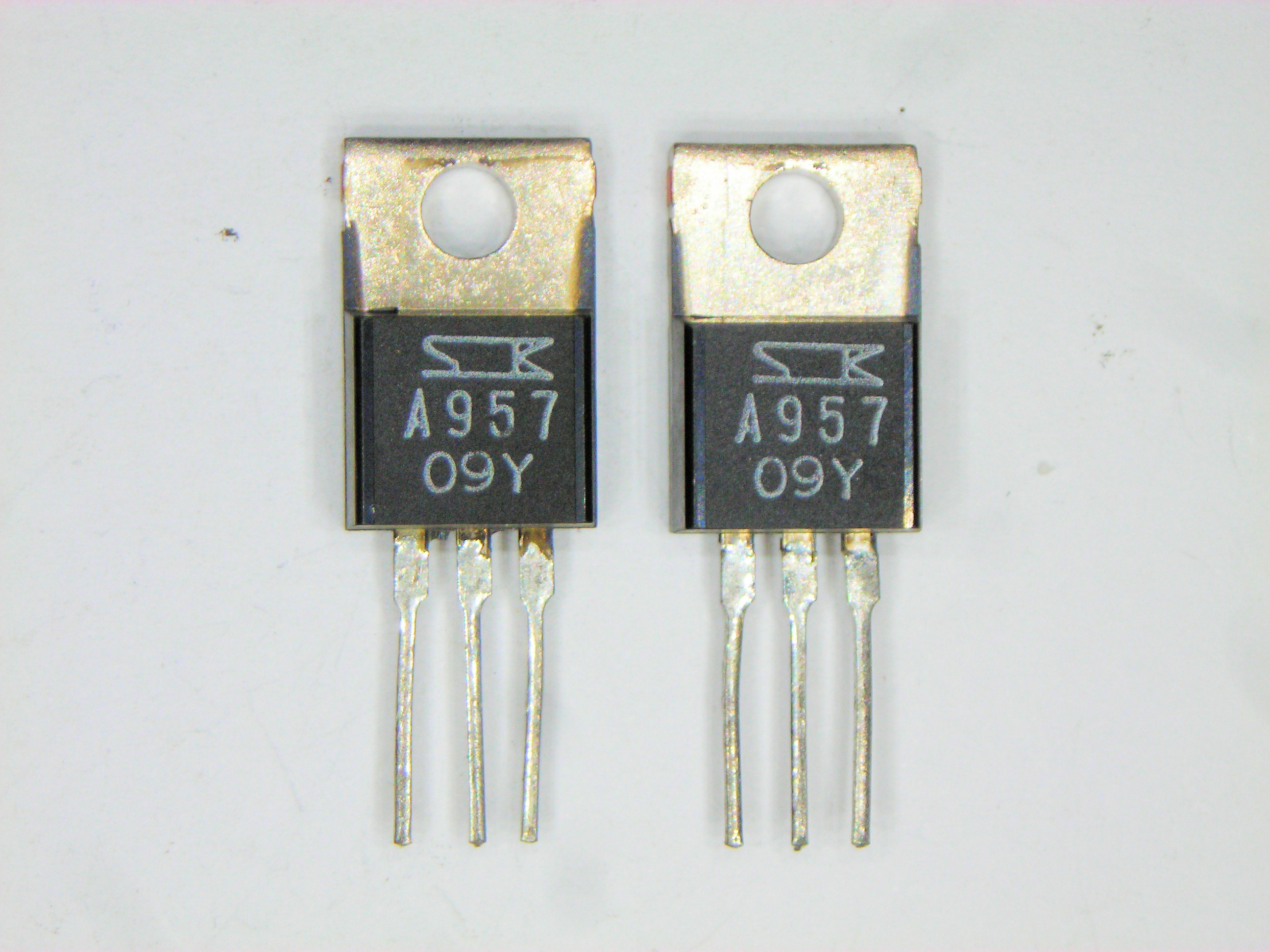 2SA957 ALT 2SA958      TO-220