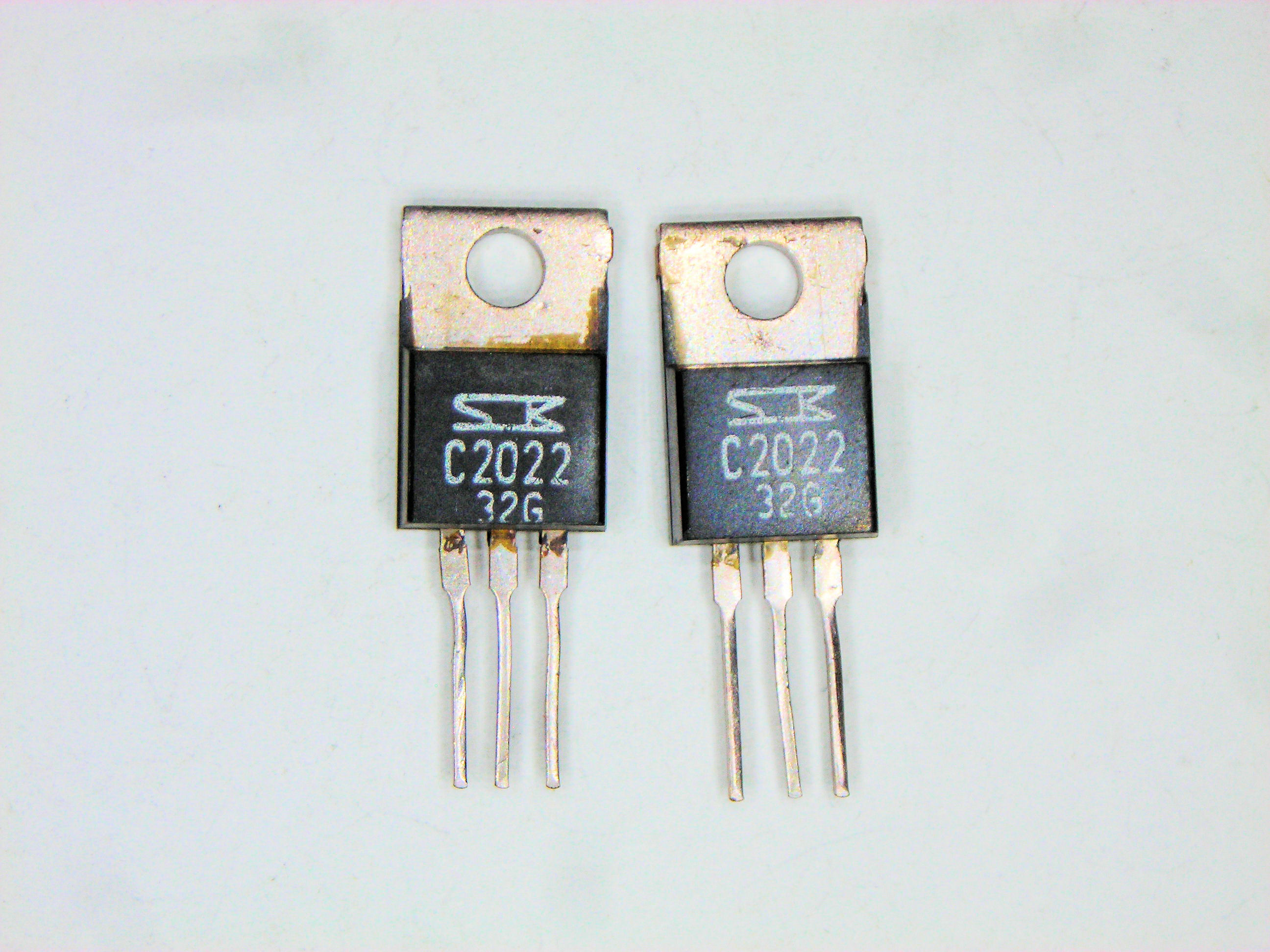 2SC2022 ALT 2SD816      TO-220