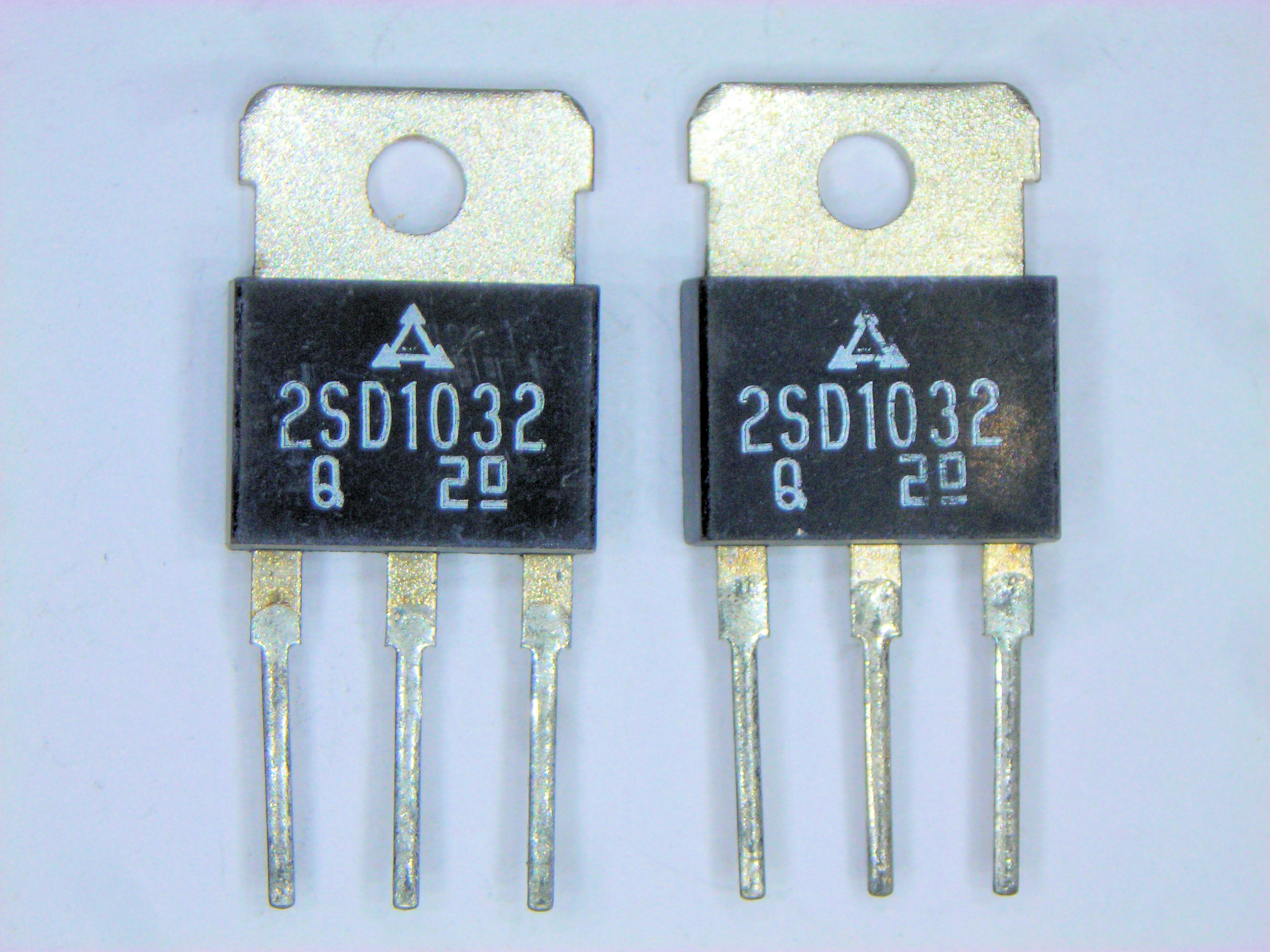 2SD1032 ALT 2SD858       TO-3P