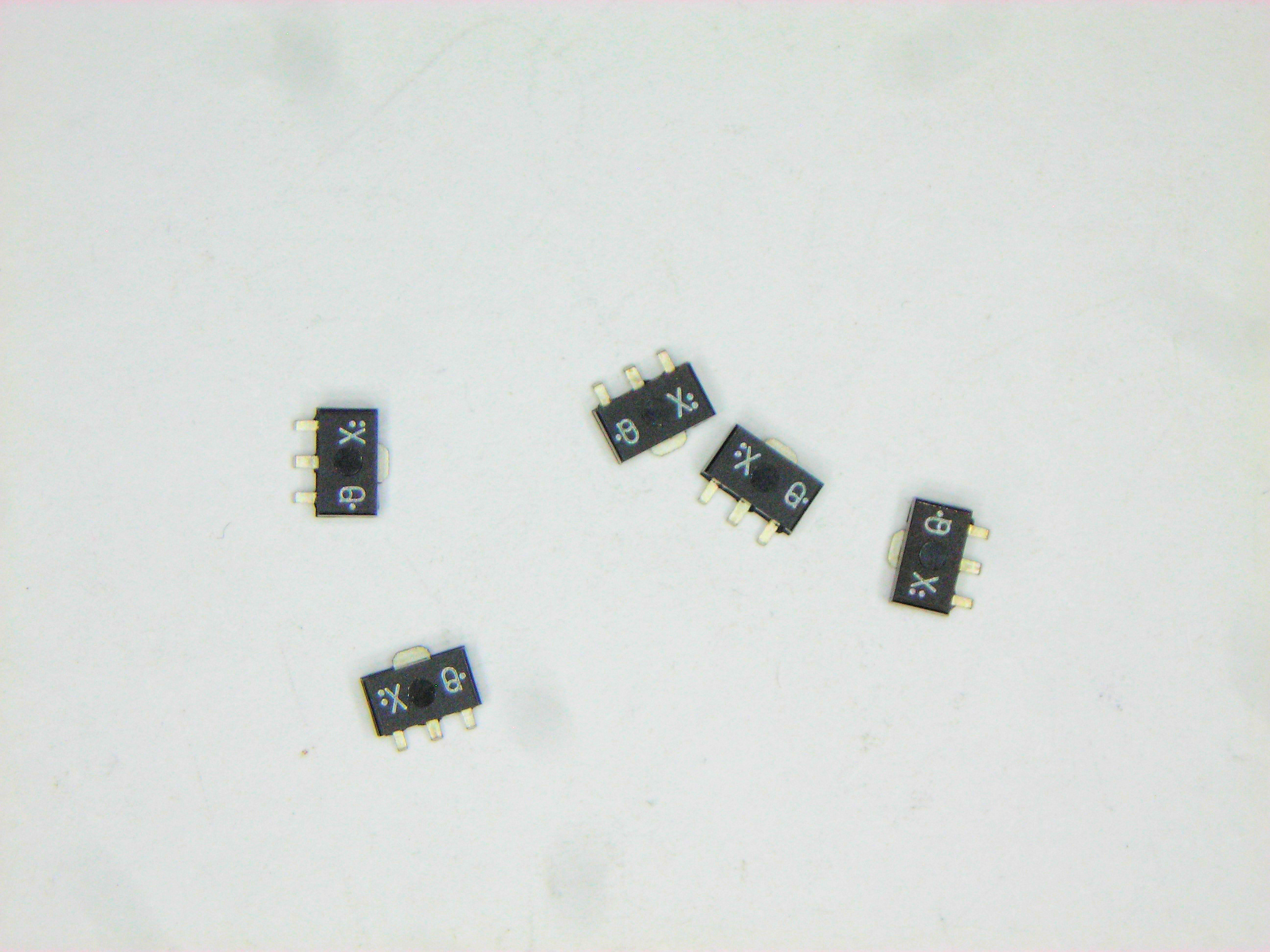 2SD875 ALT MPSA06          SMD