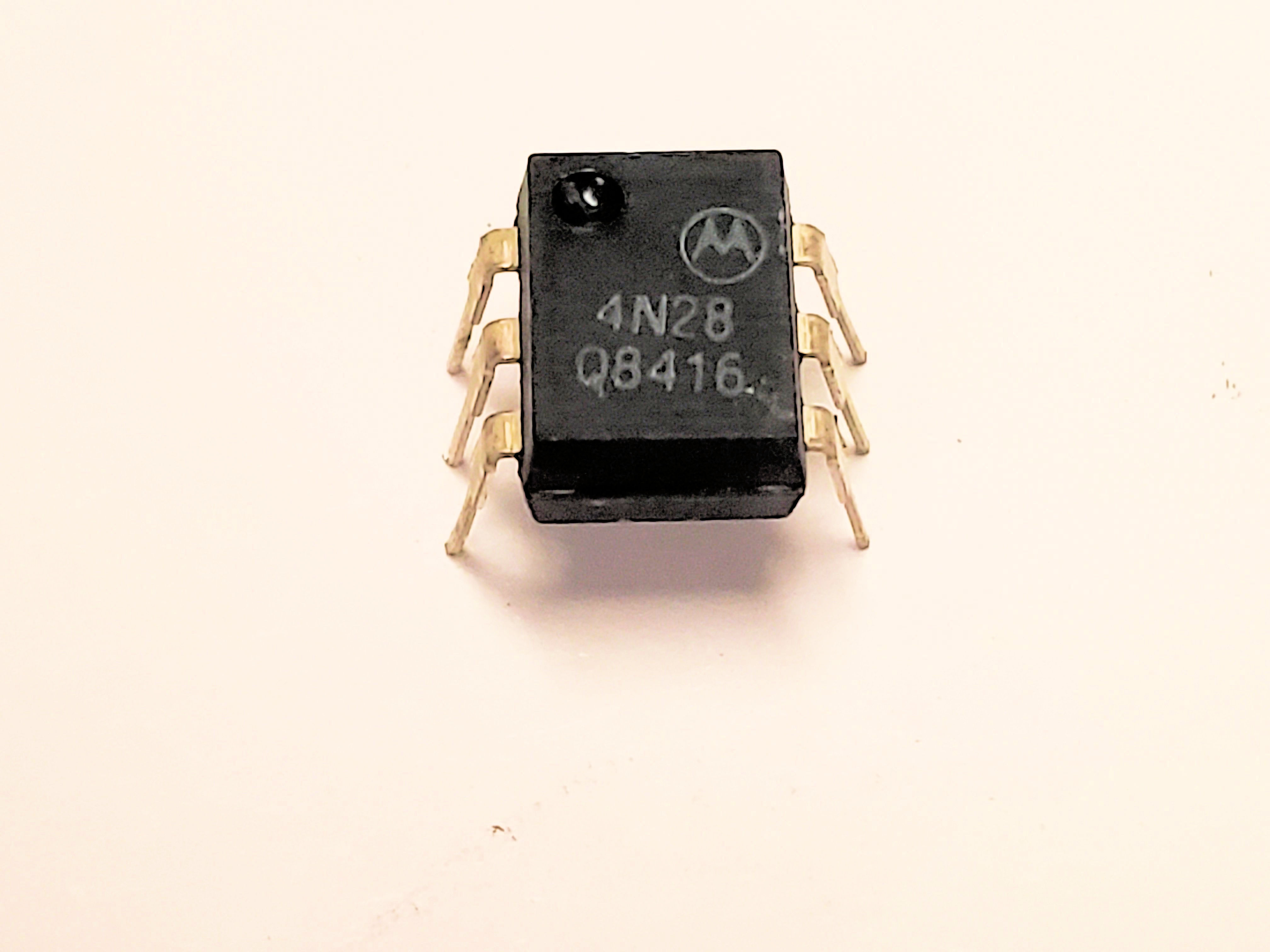 4N28      OPTO      6P DIP