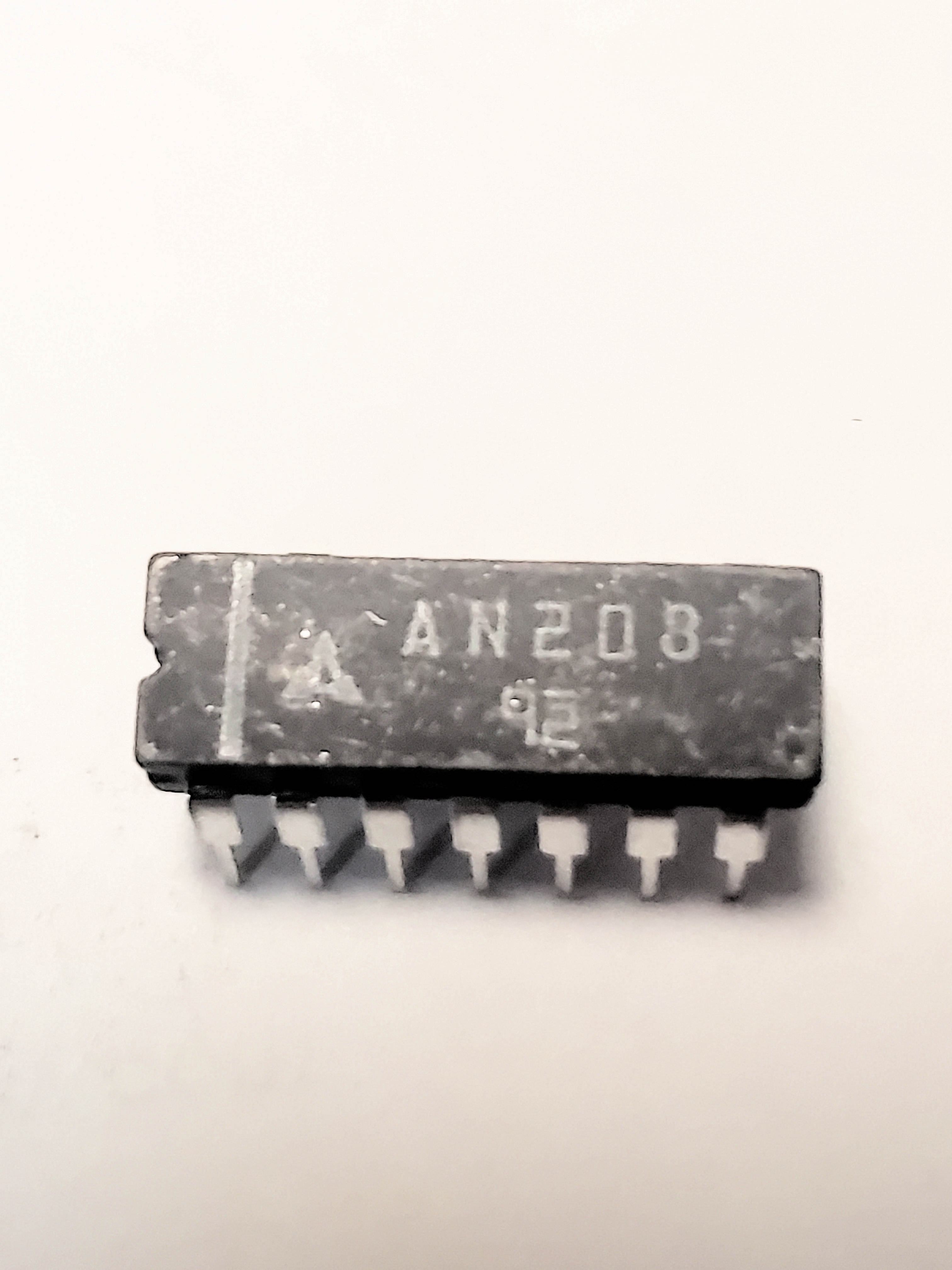 AN208   14P DIP