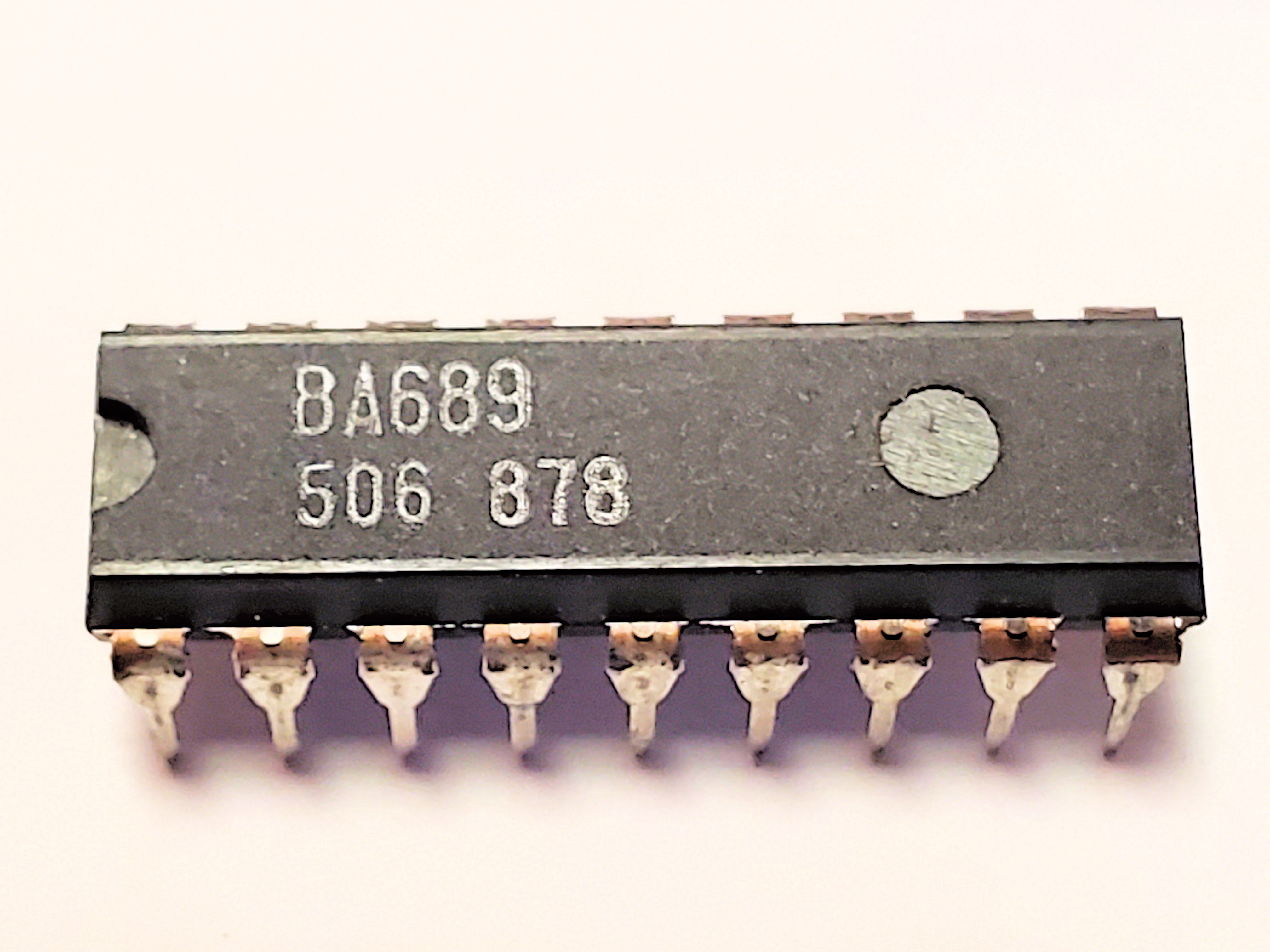 BA689            18P DIP