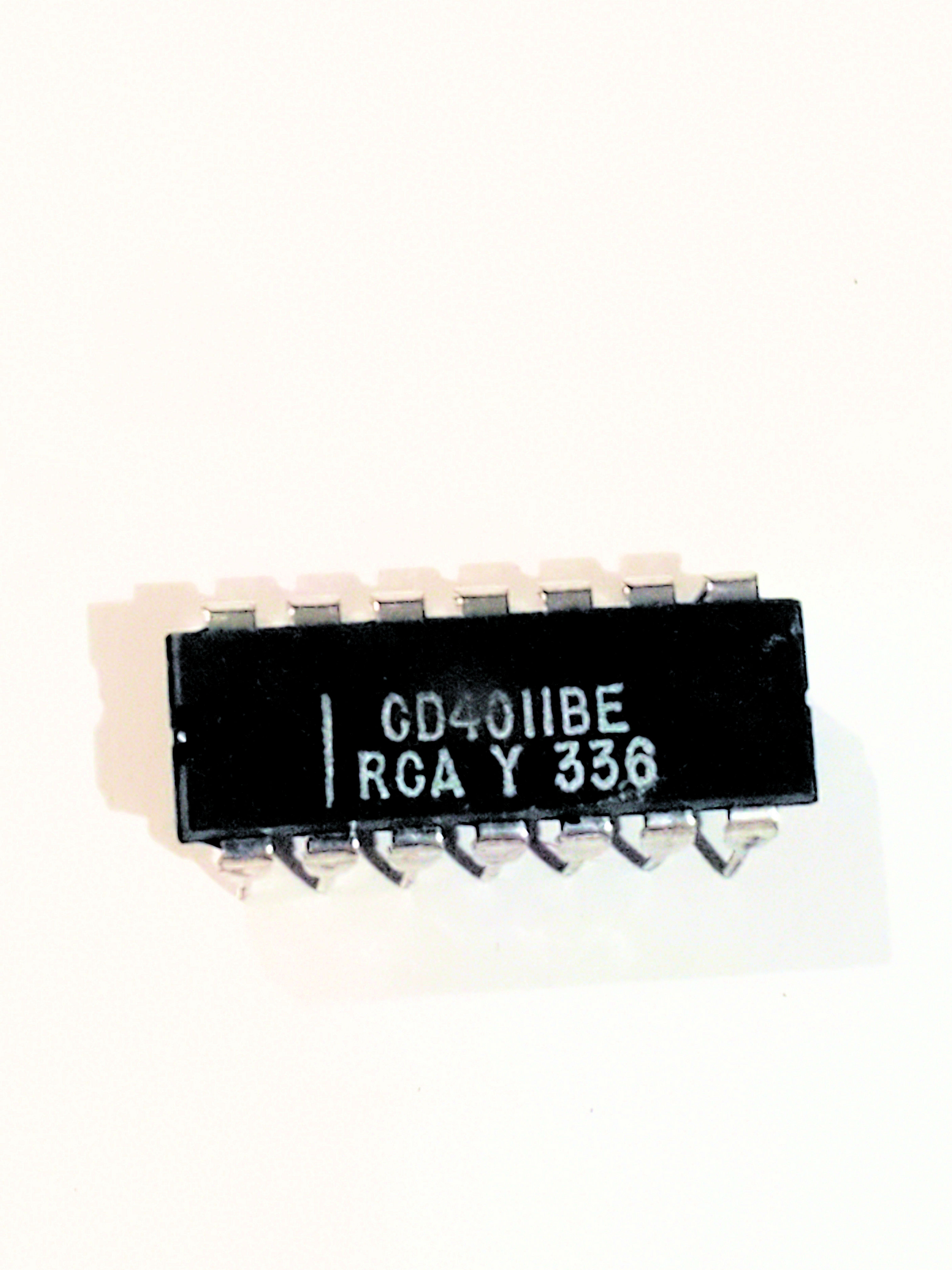 CD4011BE  4011 CMOS  14P DIP