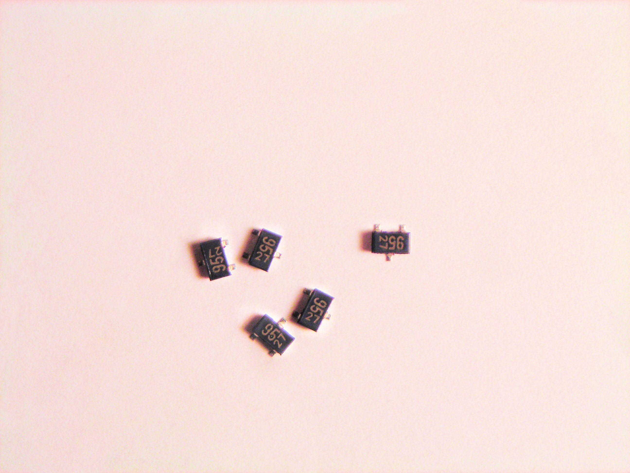 DTA124TK                   SMD