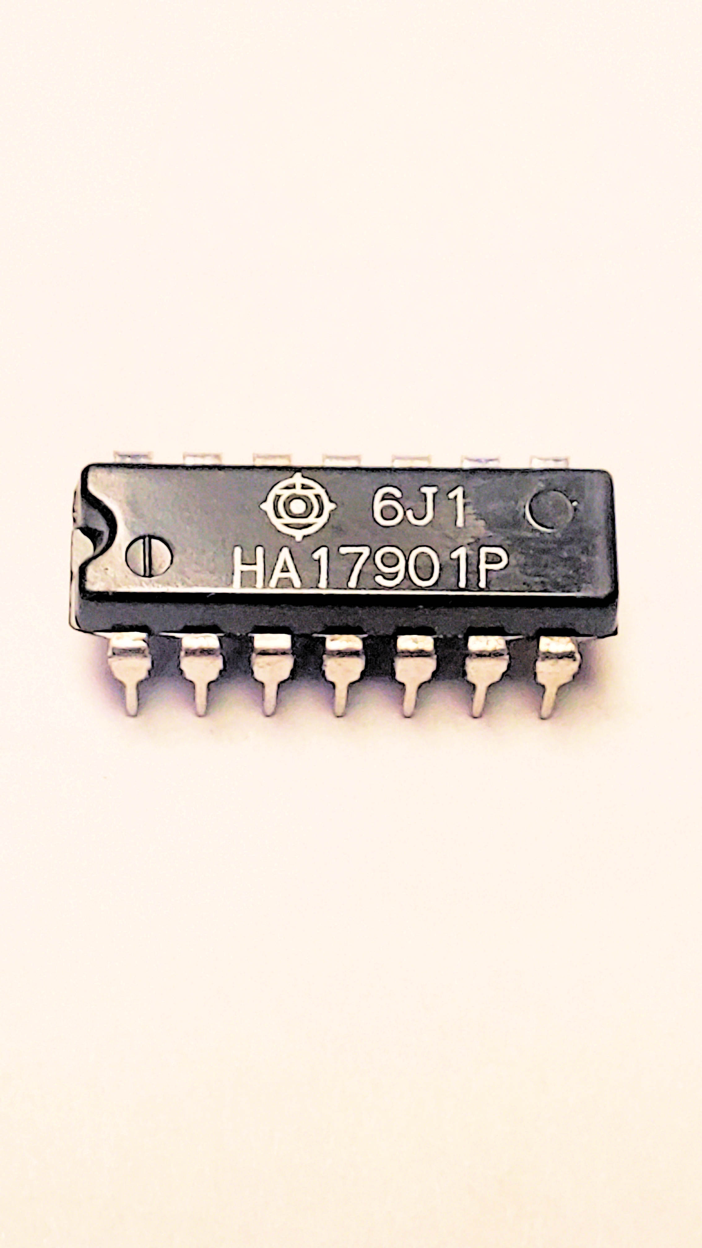 HA17901P          14P DIP  1 pc