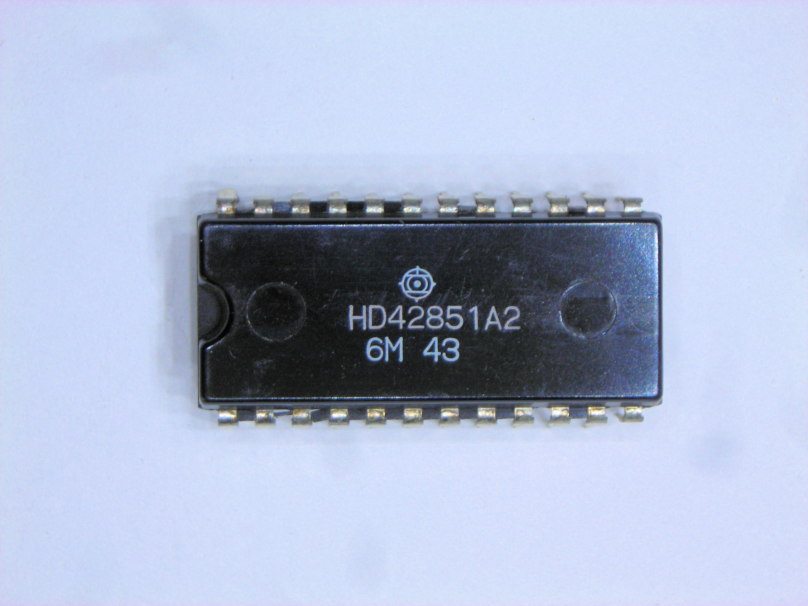 HD42851A2    24P DIP