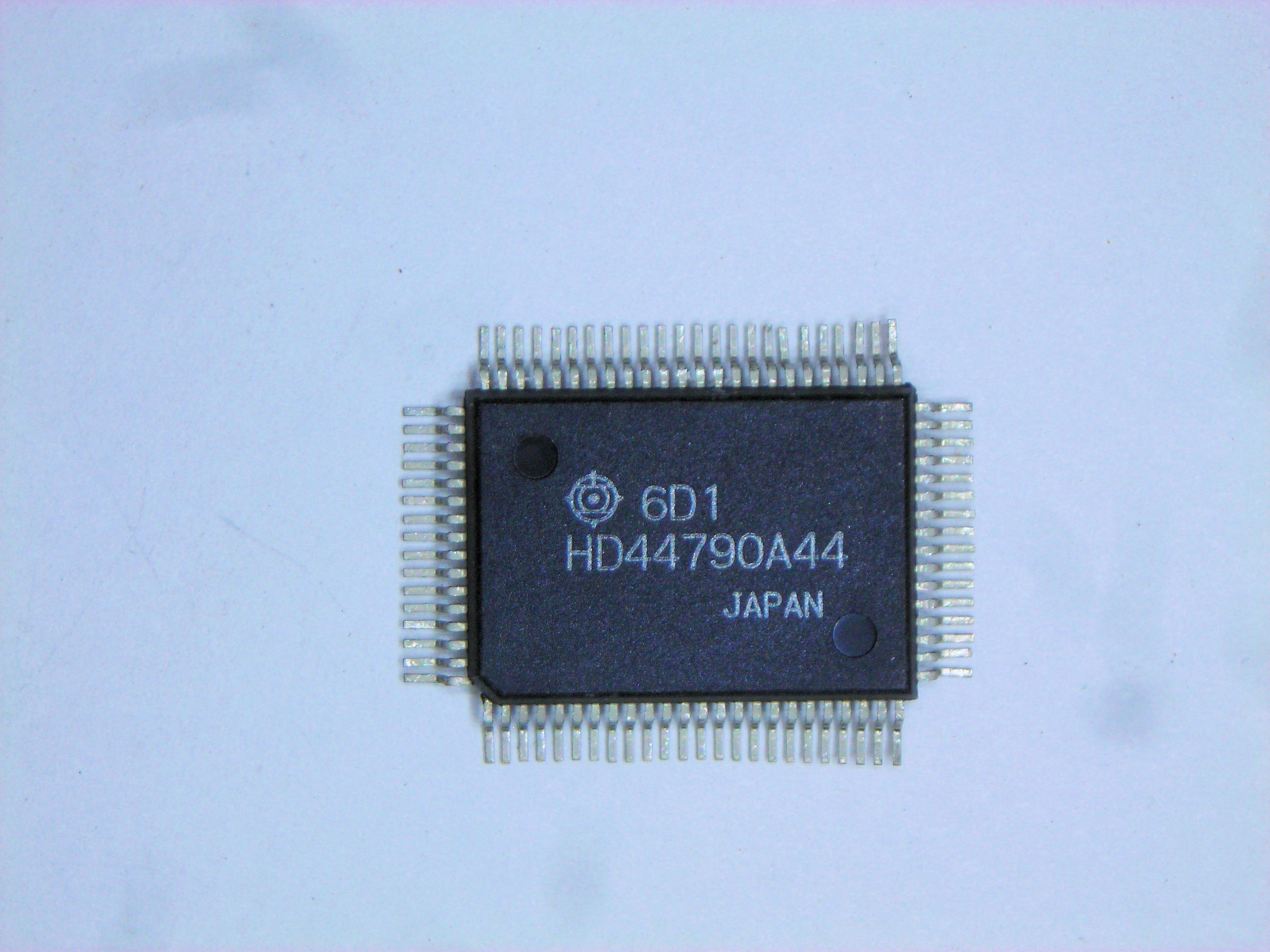 HD44790A44    80P SMD