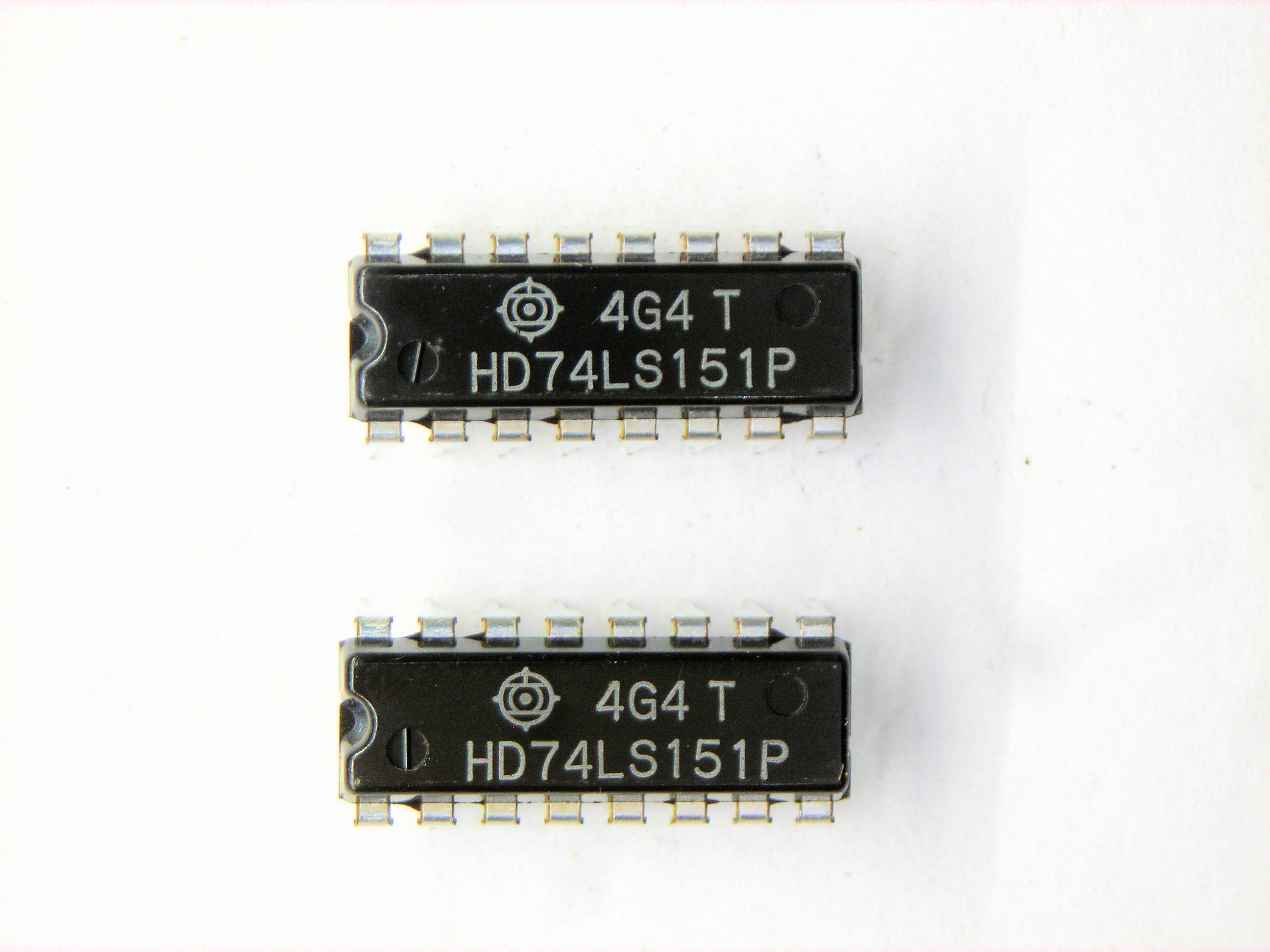 HD74LS151P   74LS151   16P DIP