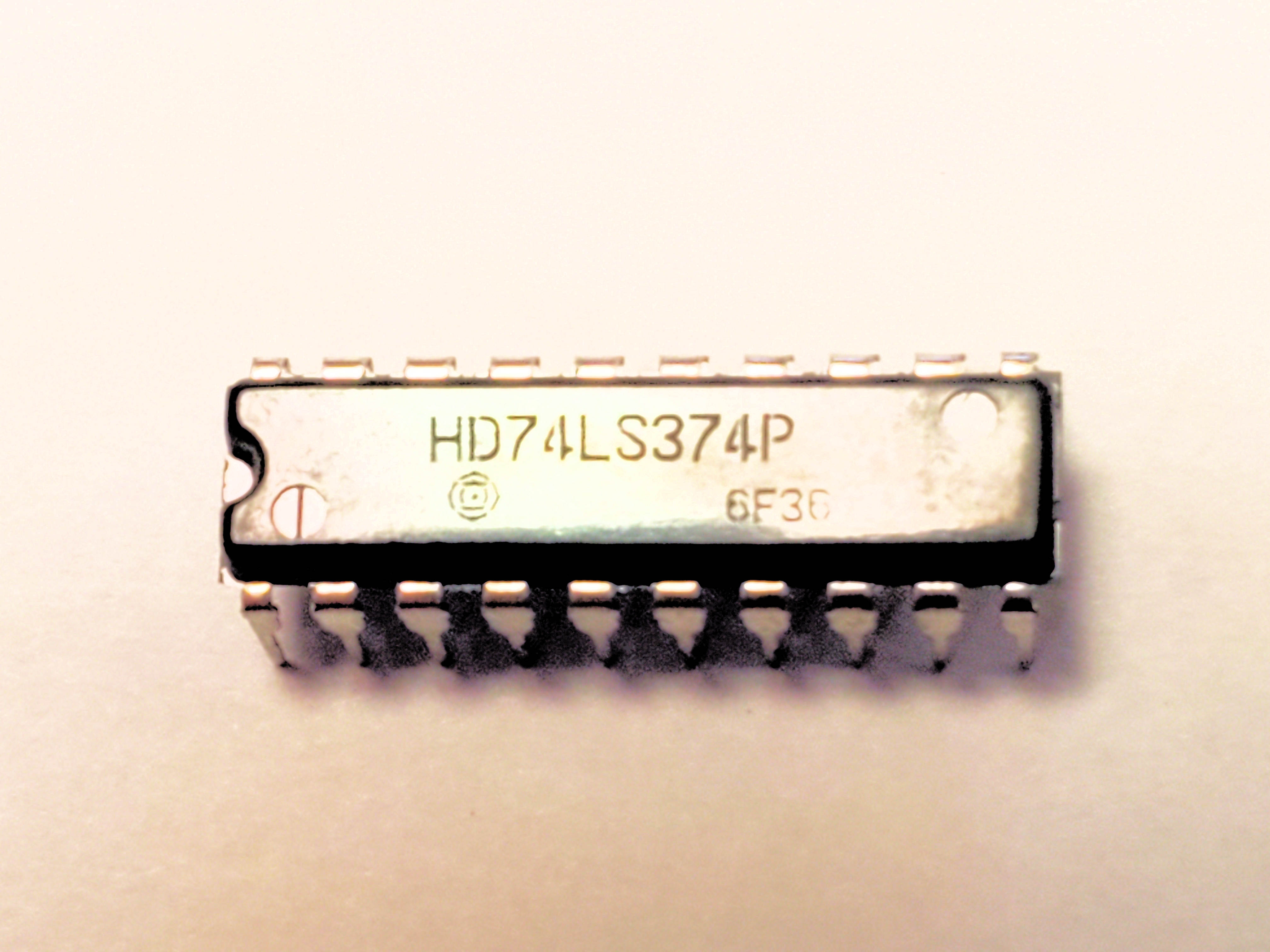 HD74LS374P  74LS374    20P DIP