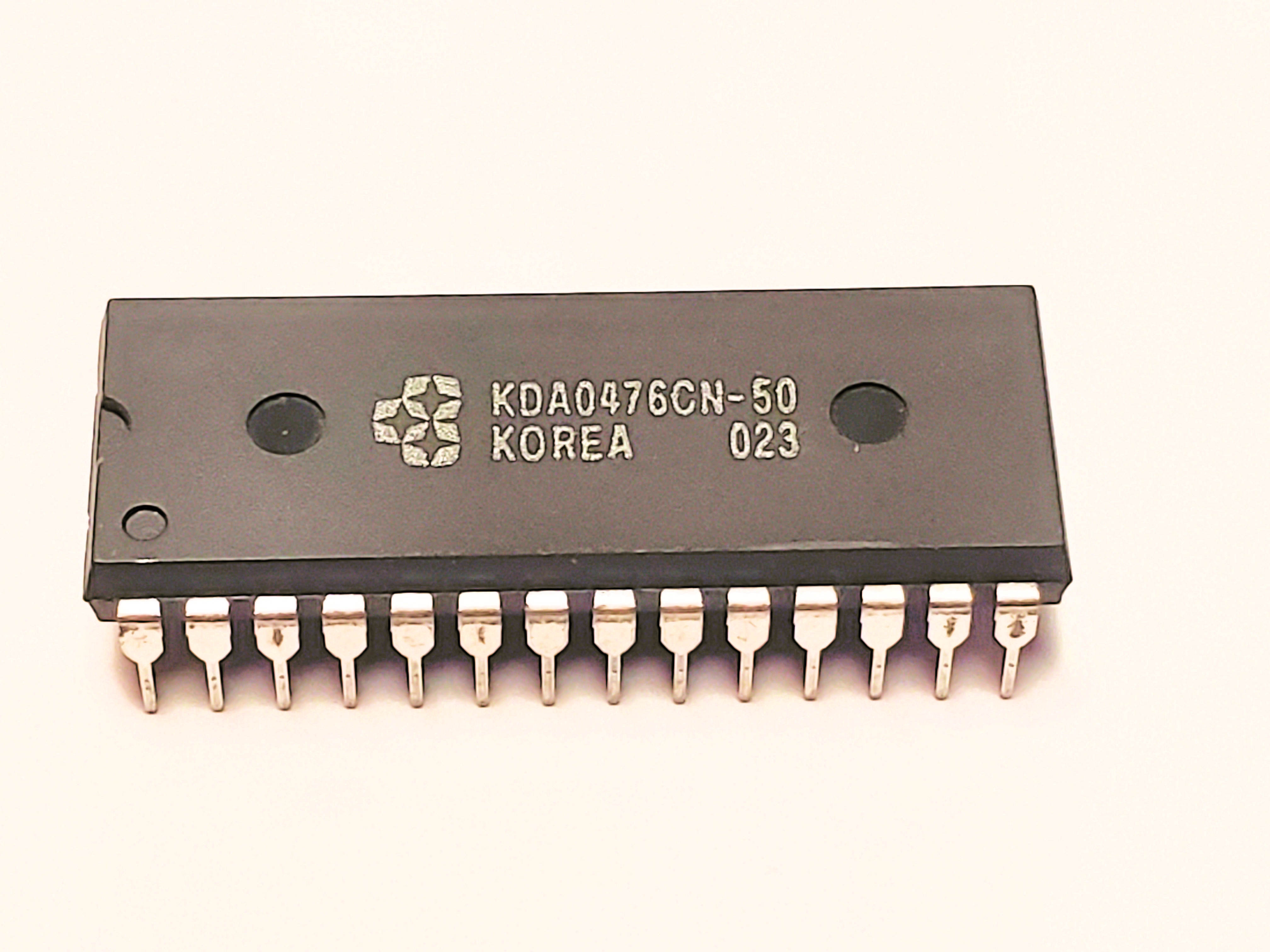 KDA0476CD-50   VGA IC  28P DIP