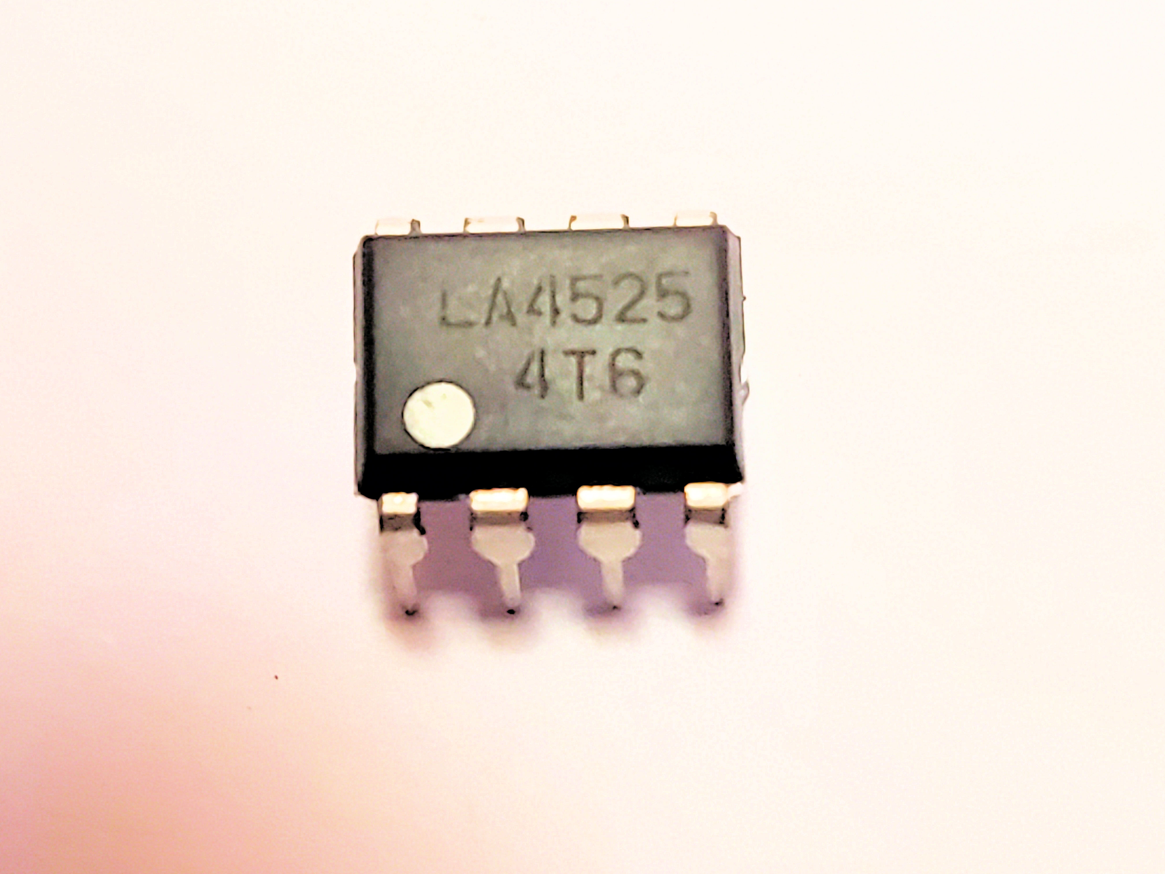 LA4525      8P DIP