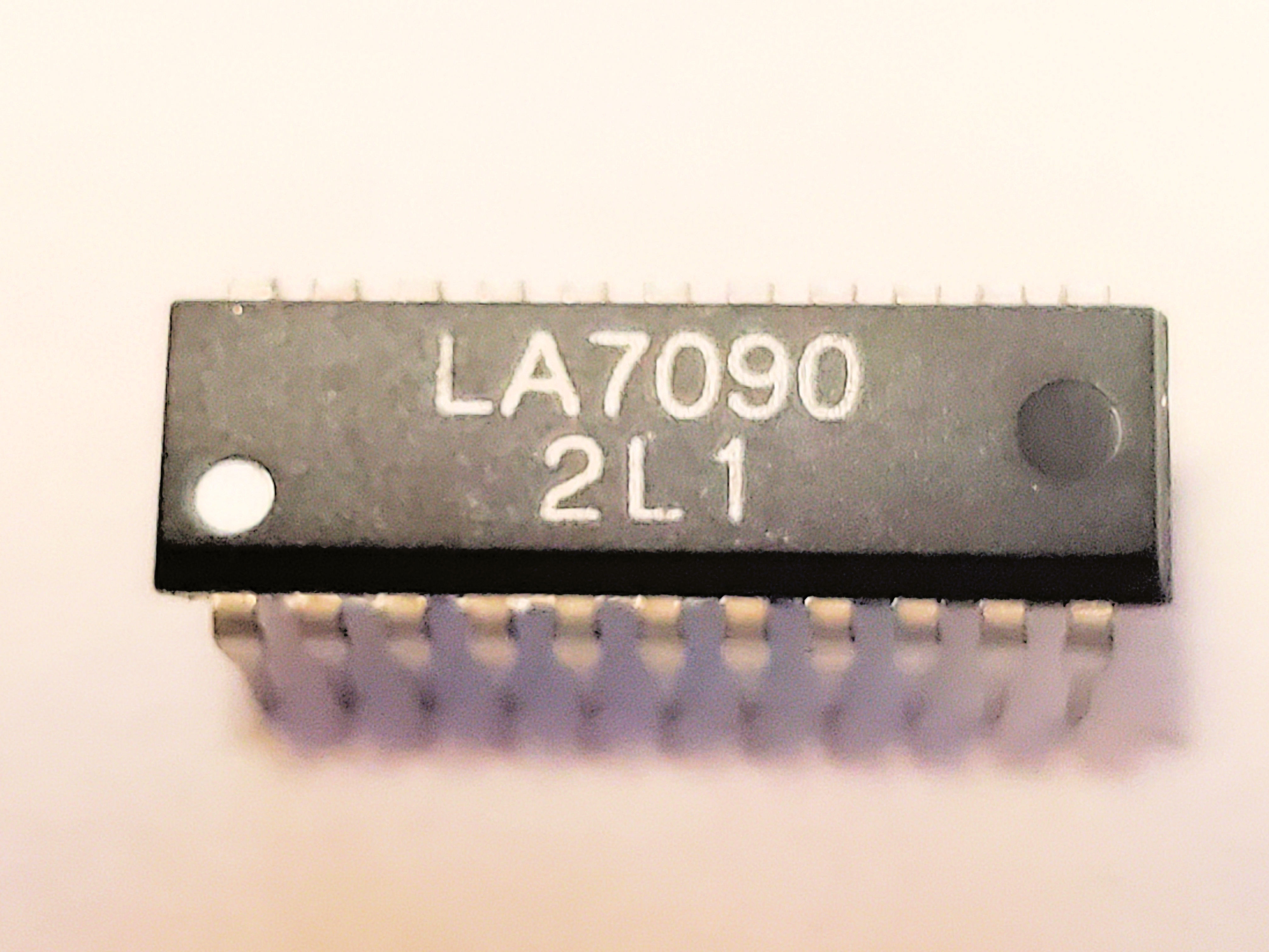 LA7090            22P DIP