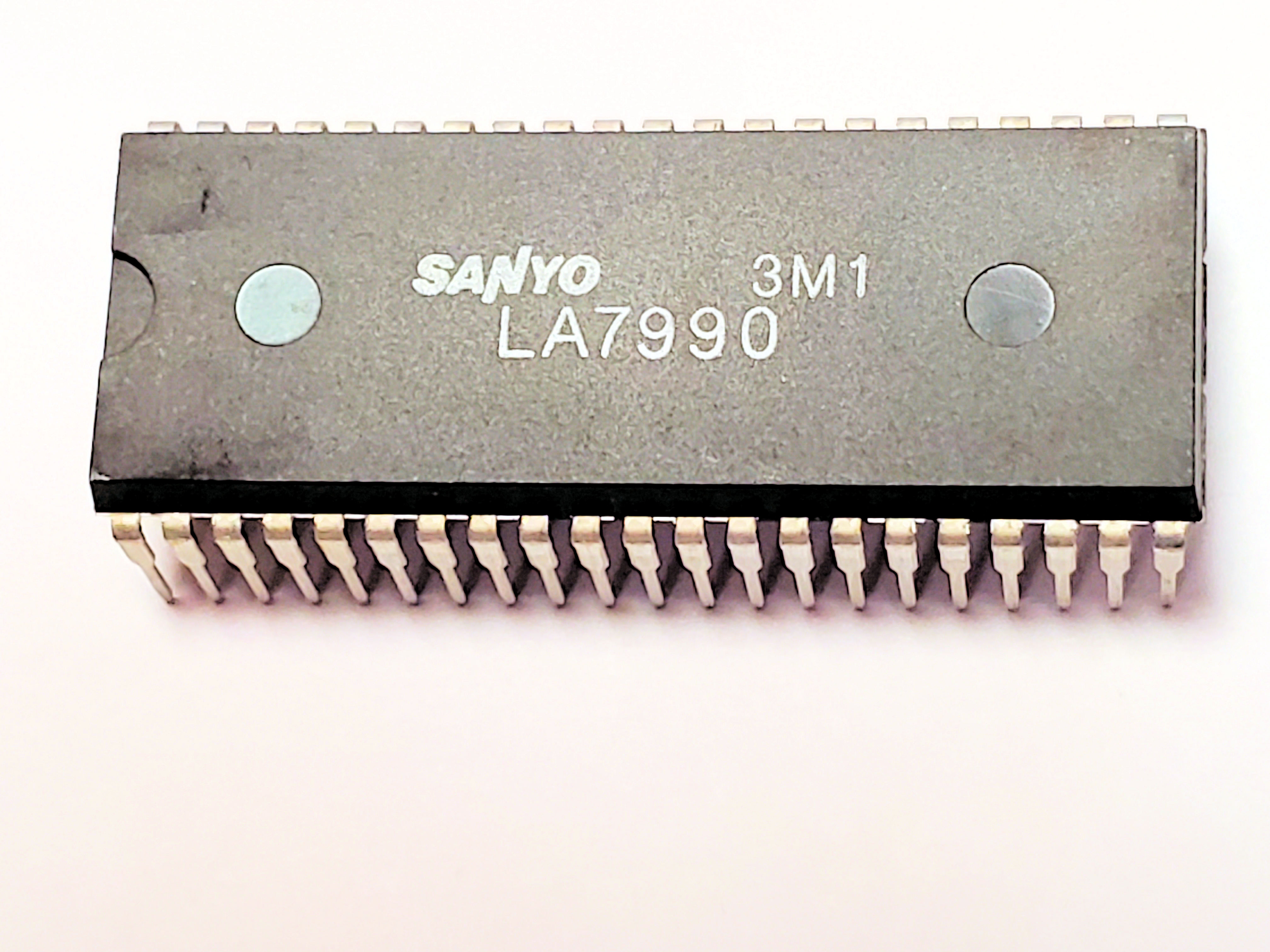 LA7990      42P DIP