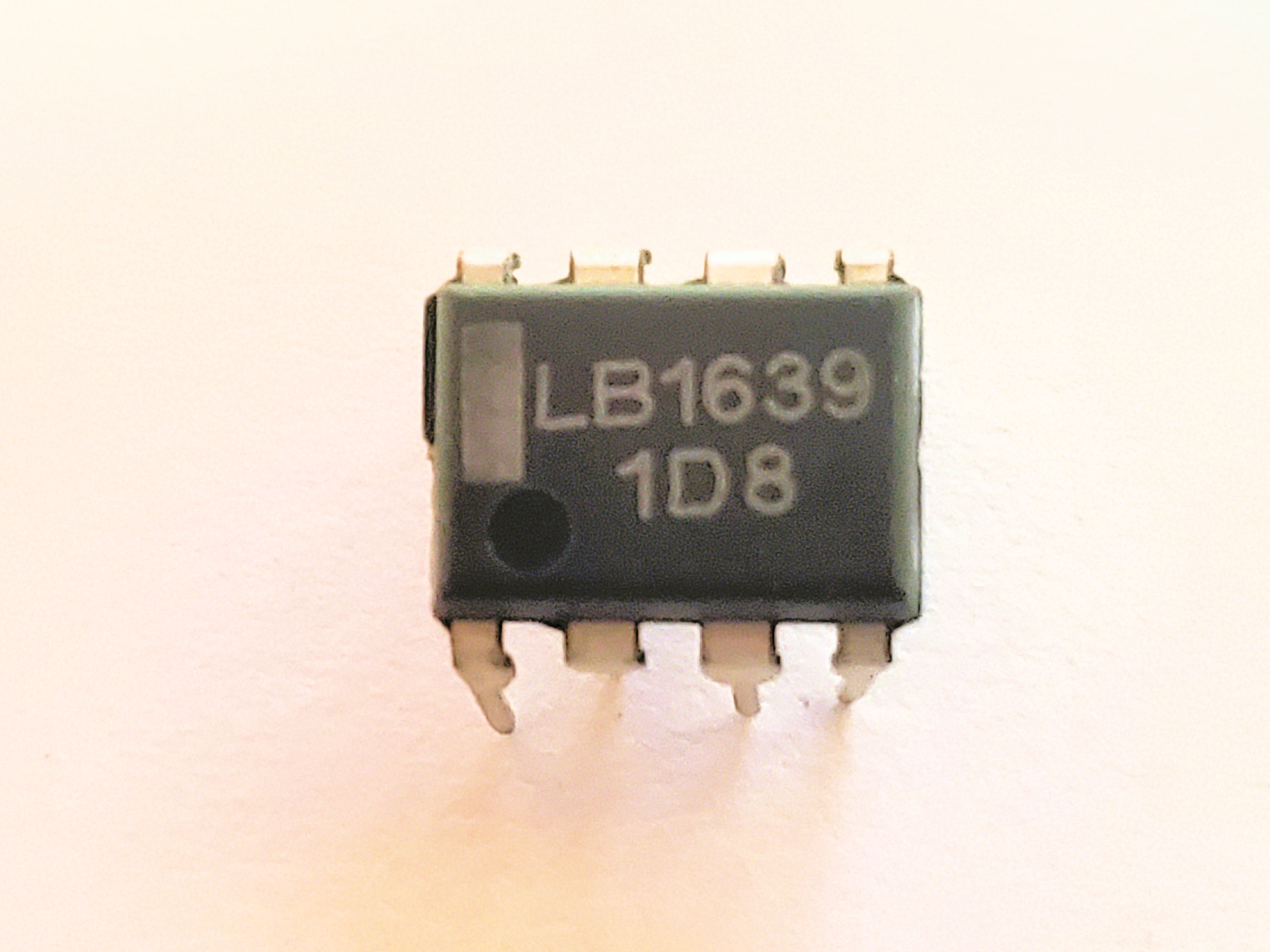 LB1639           8P DIP