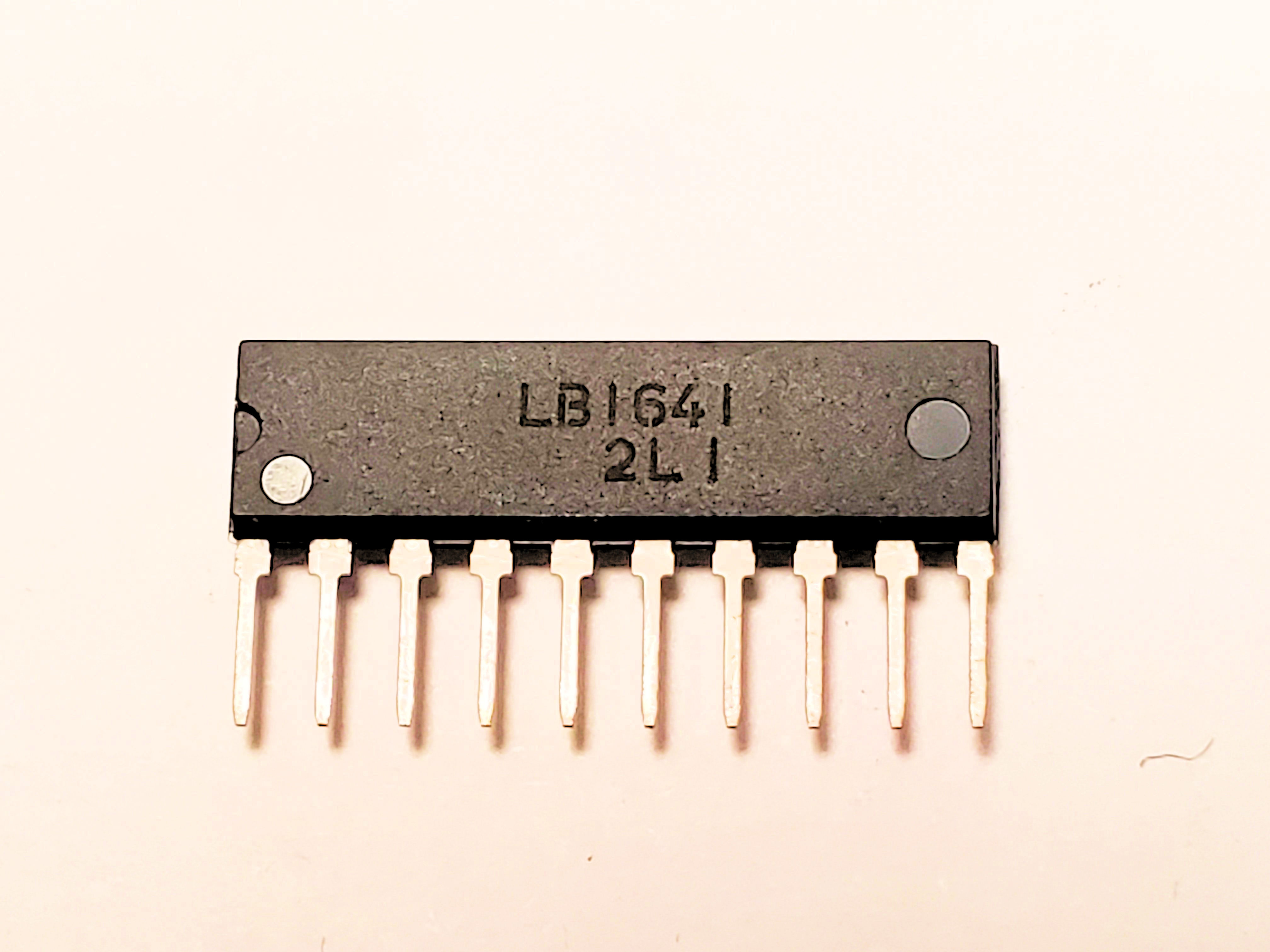 LB1641            10P SIP