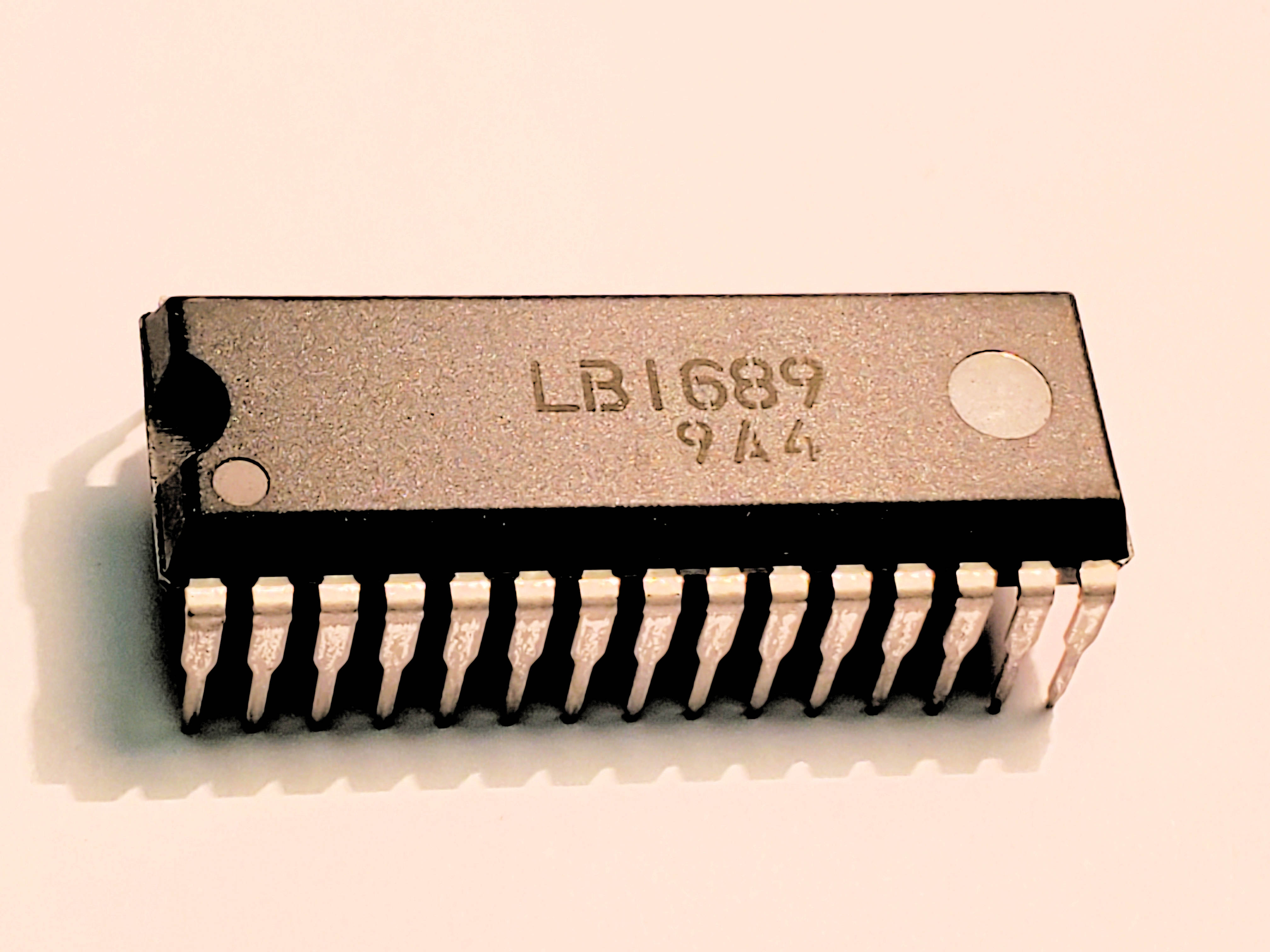 LB1689D           30P DIP