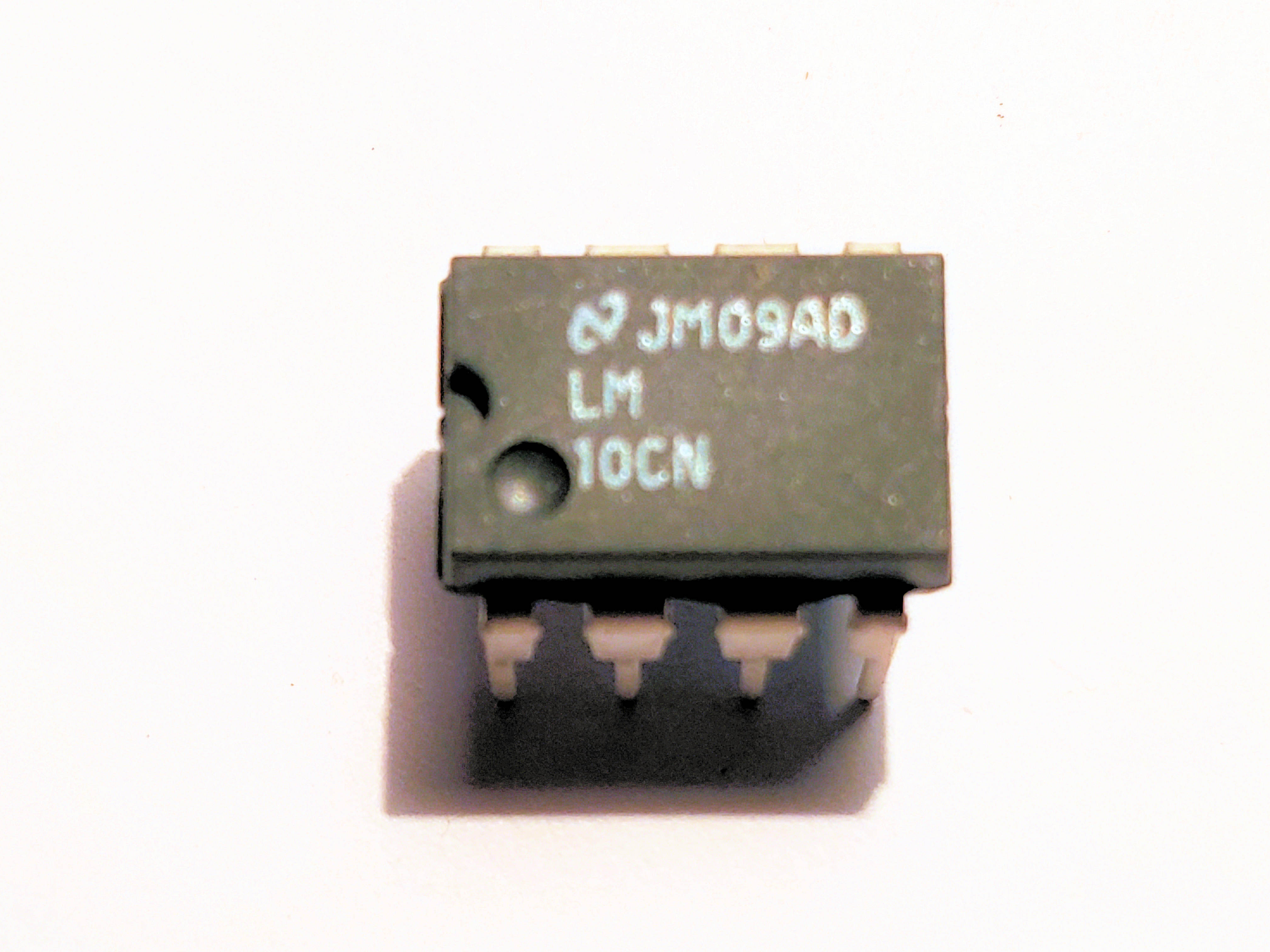 LM10CN      8P DIP