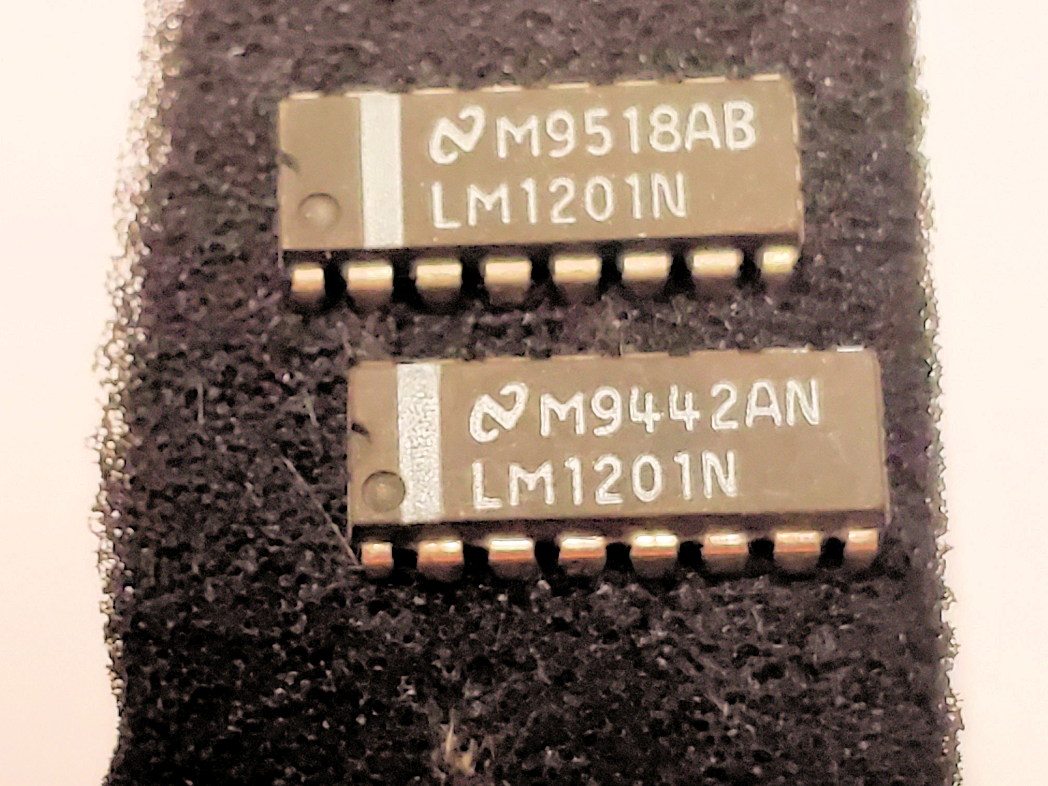 LM1201N    16P DIP