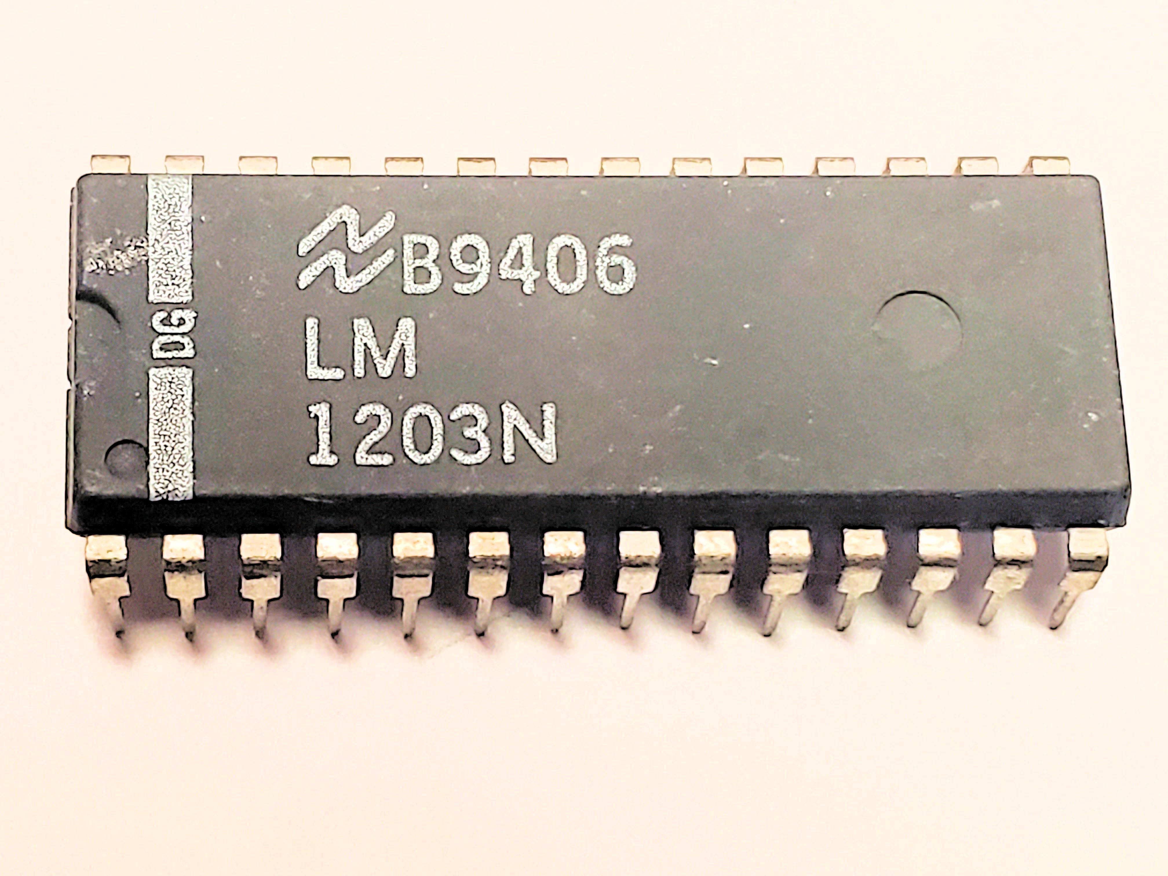 LM1203N   N VERSION 28P DIP