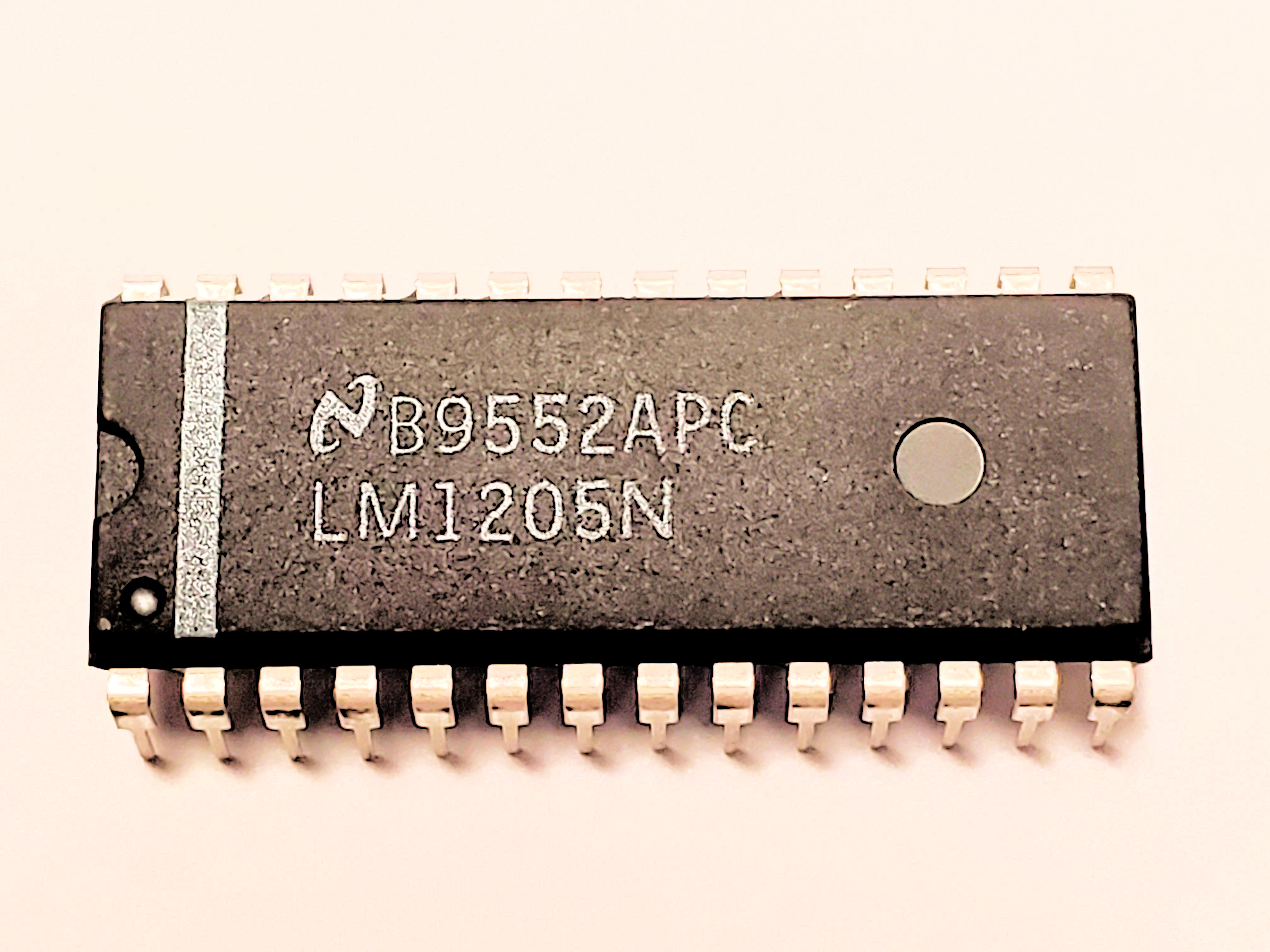 LM1205N    28P DIP