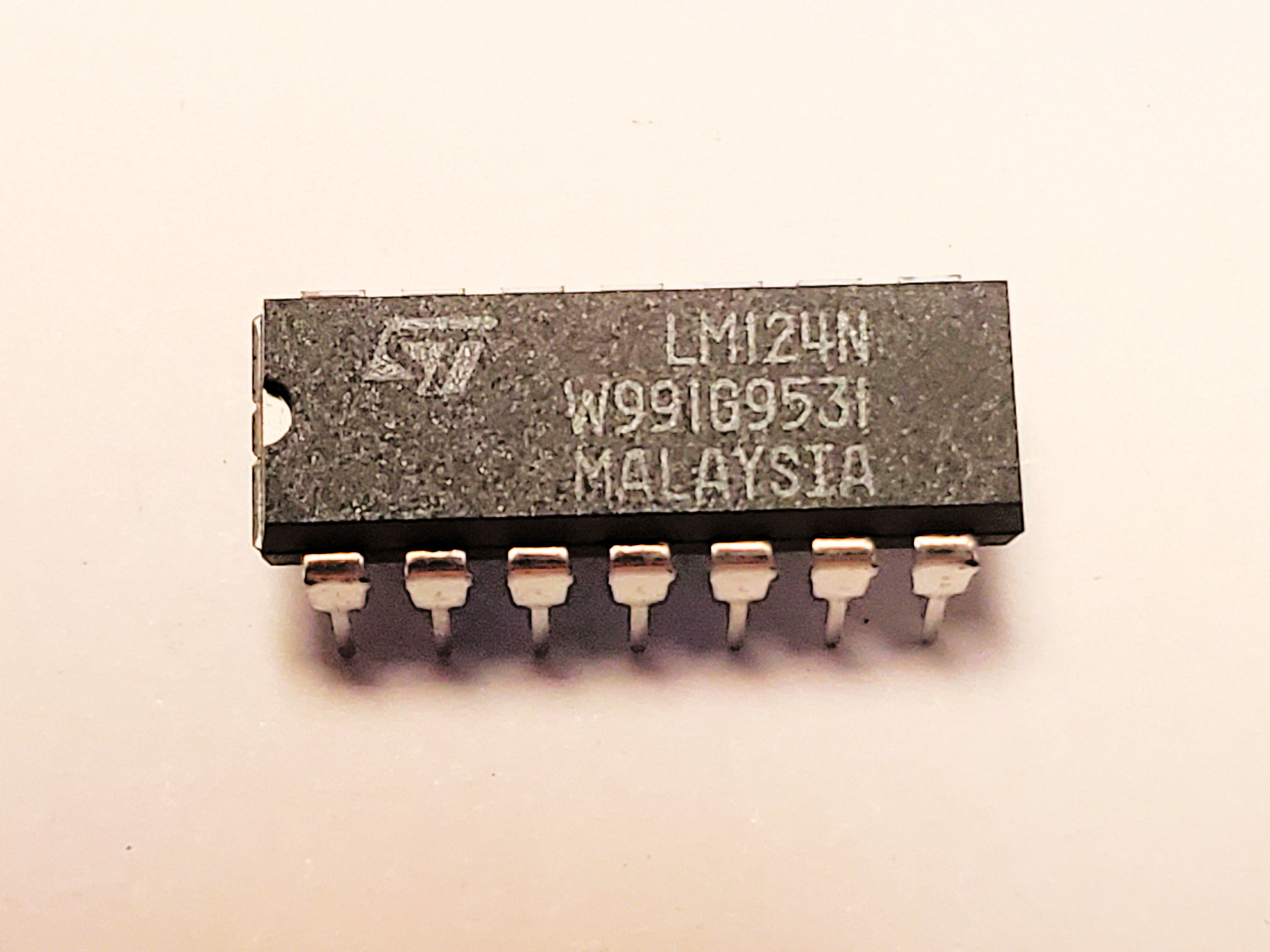 LM124N     14P DIP