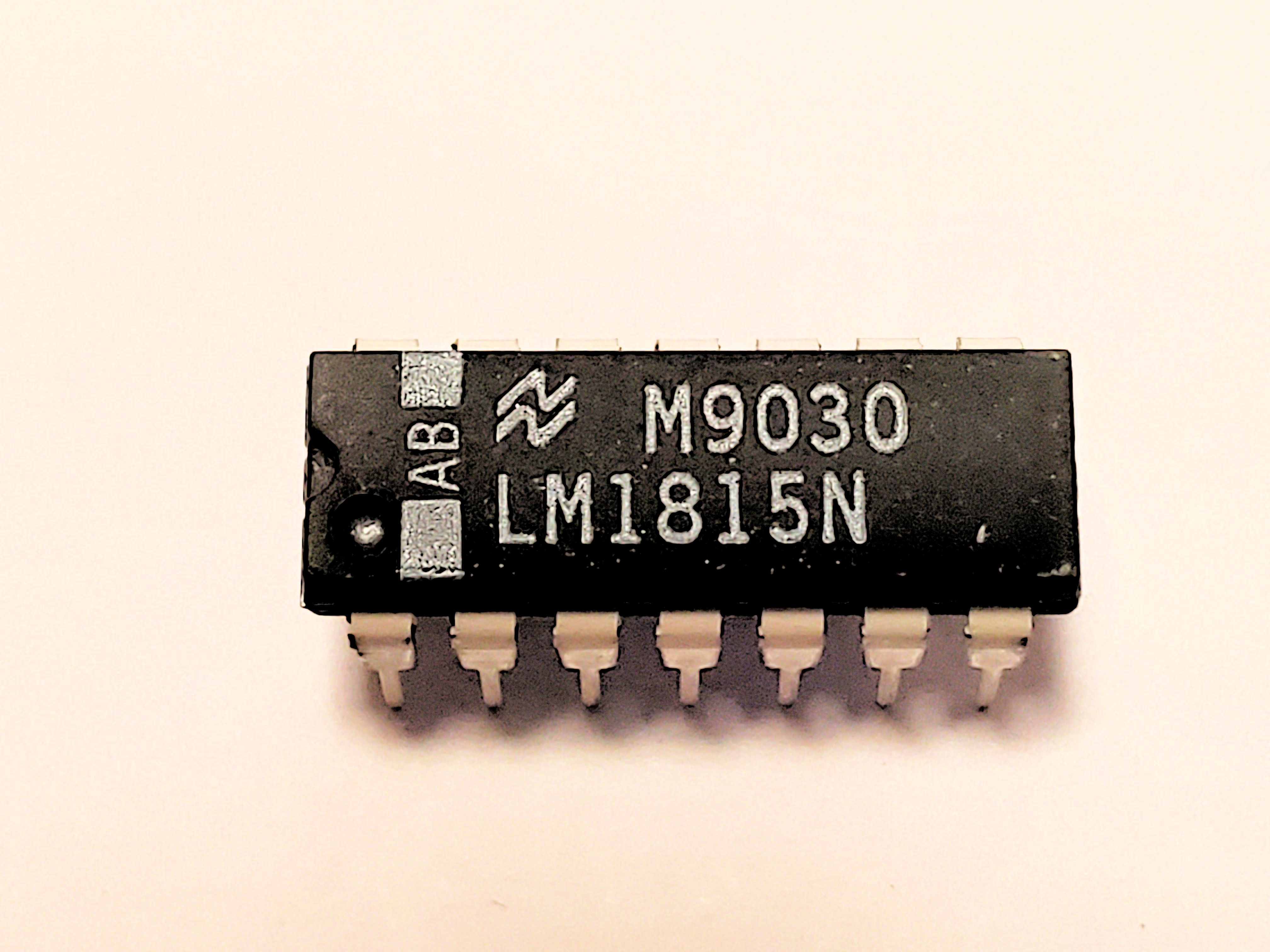 LM1815N    14P DIP