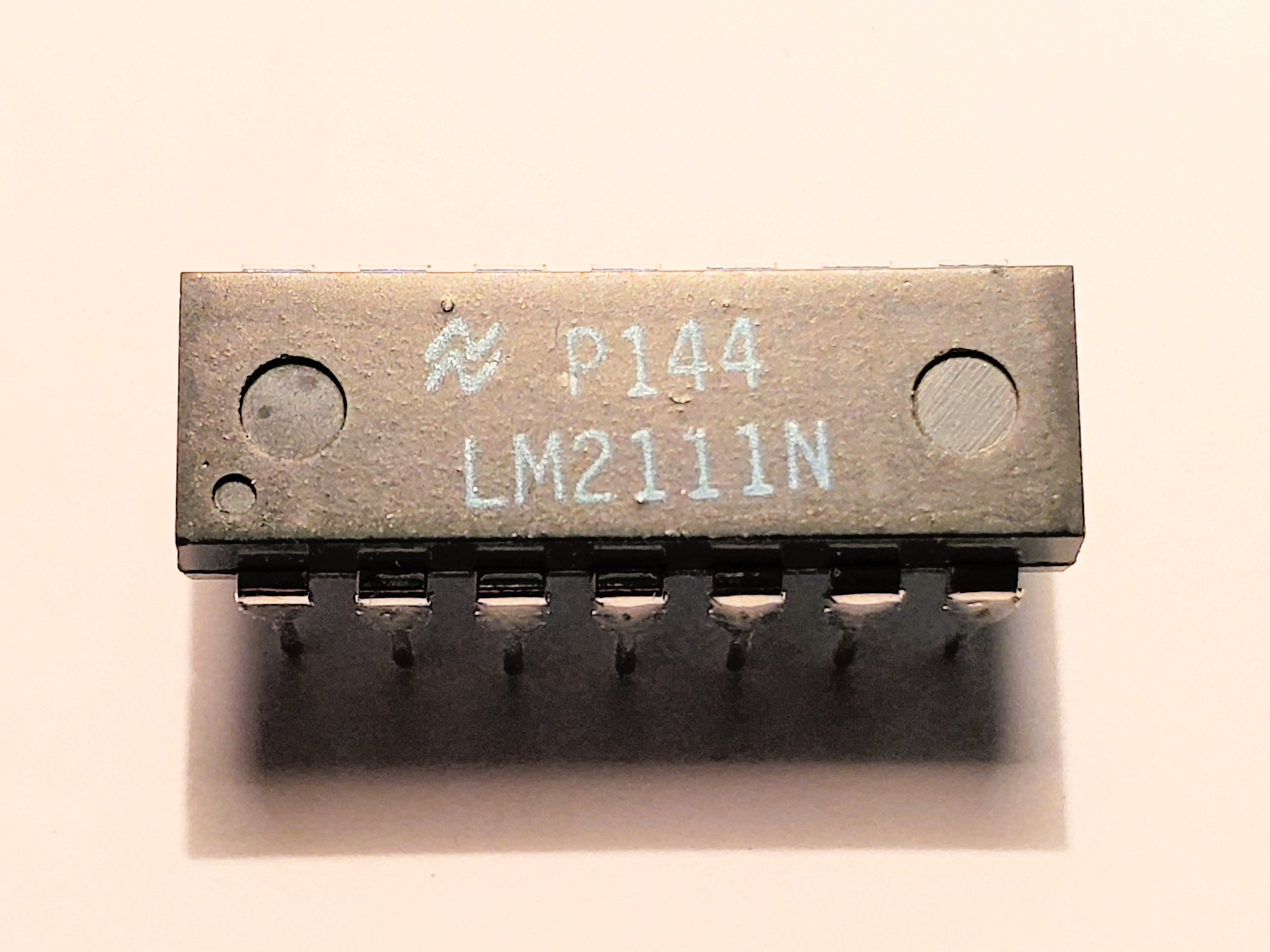 LM2111N    14P DIP