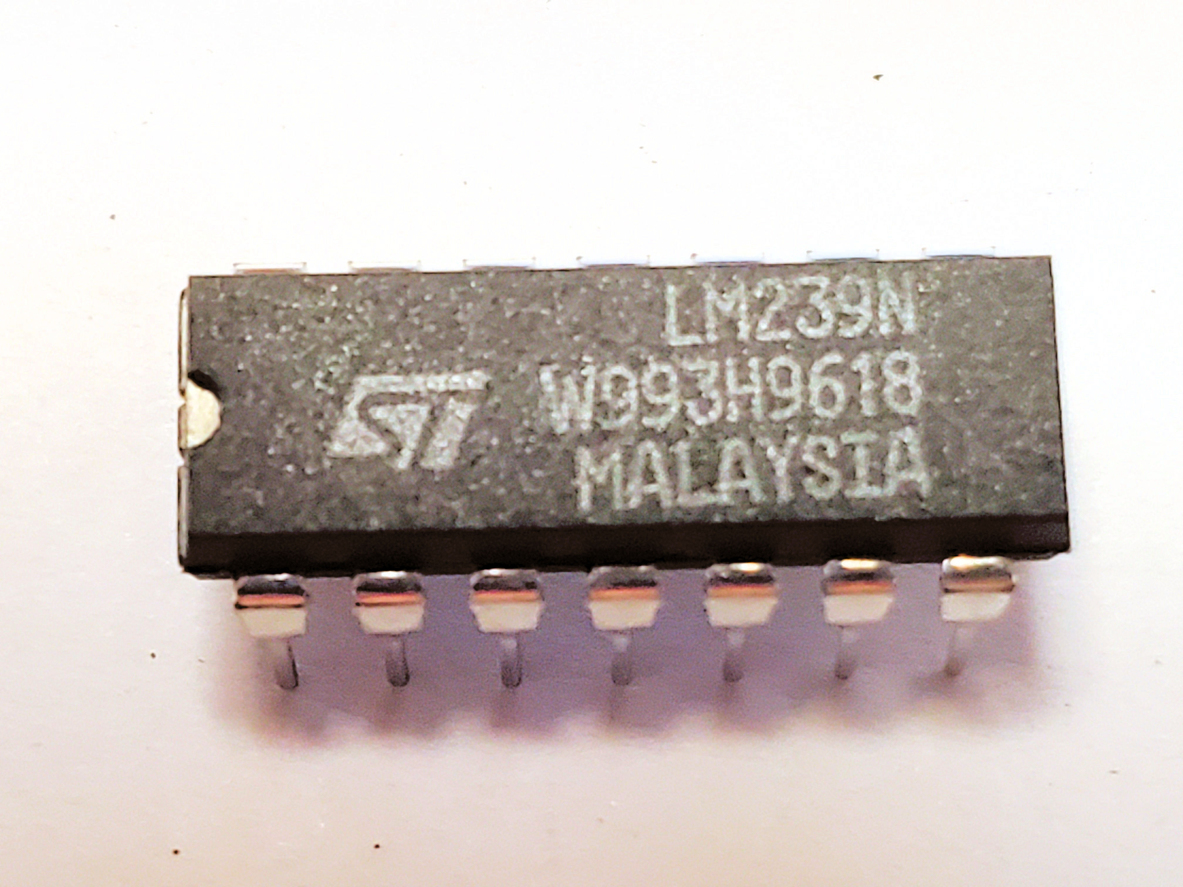 LM239N     14P DIP