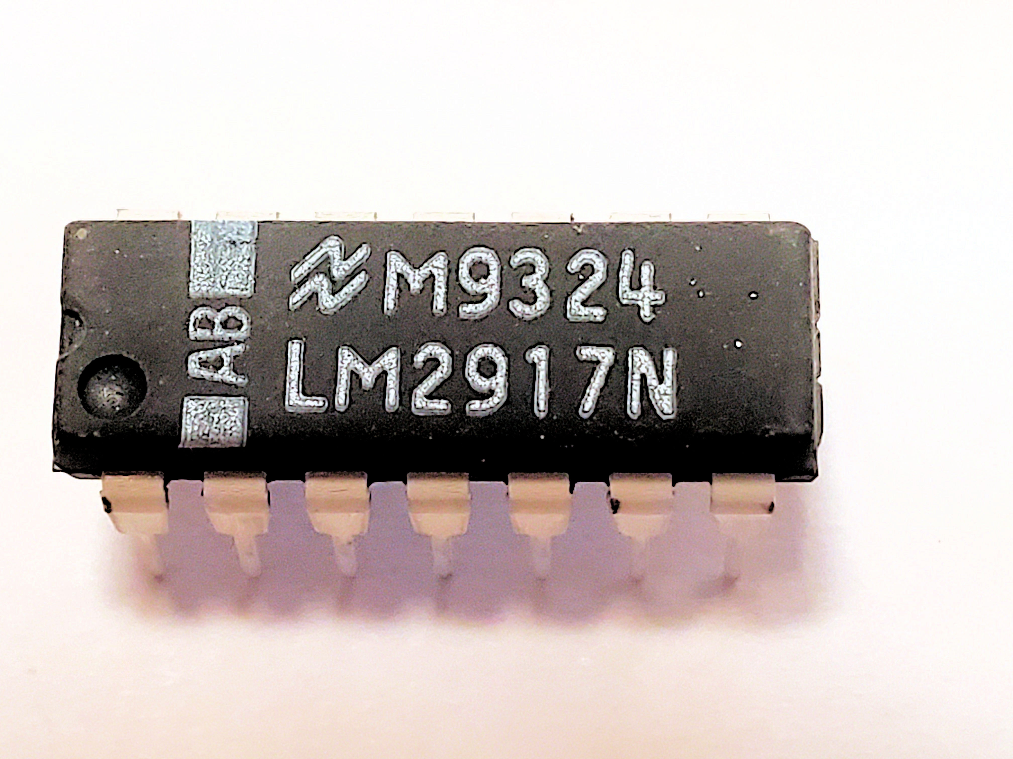 LM2917N    14P DIP