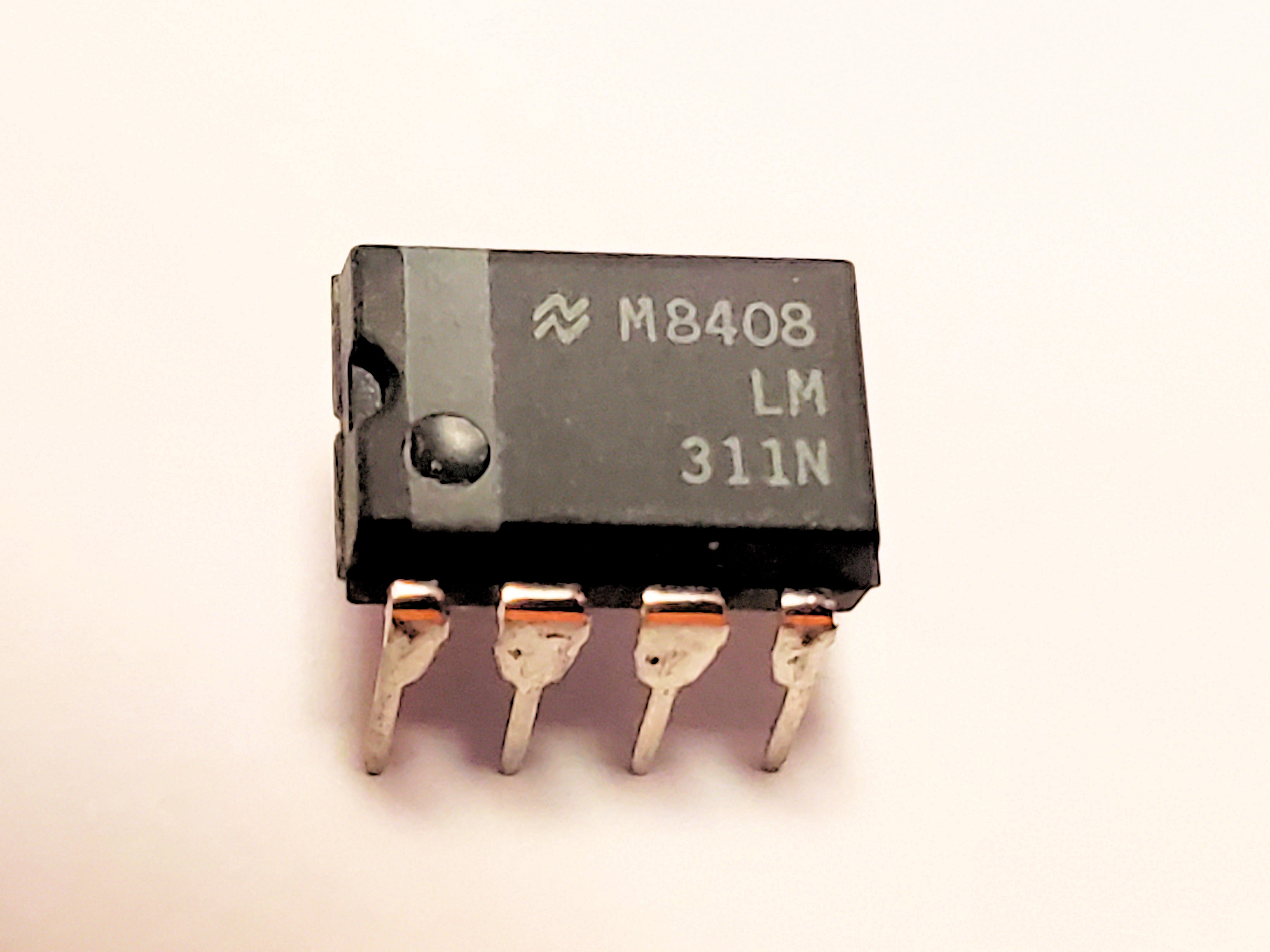 LM311N      8P DIP