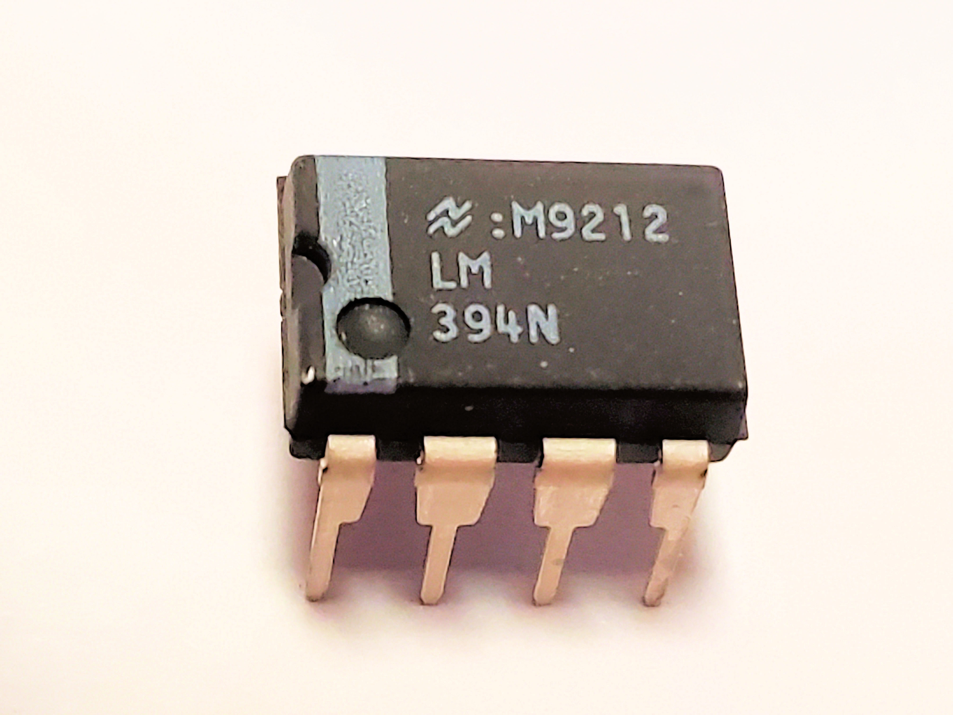 LM394N      8P DIP