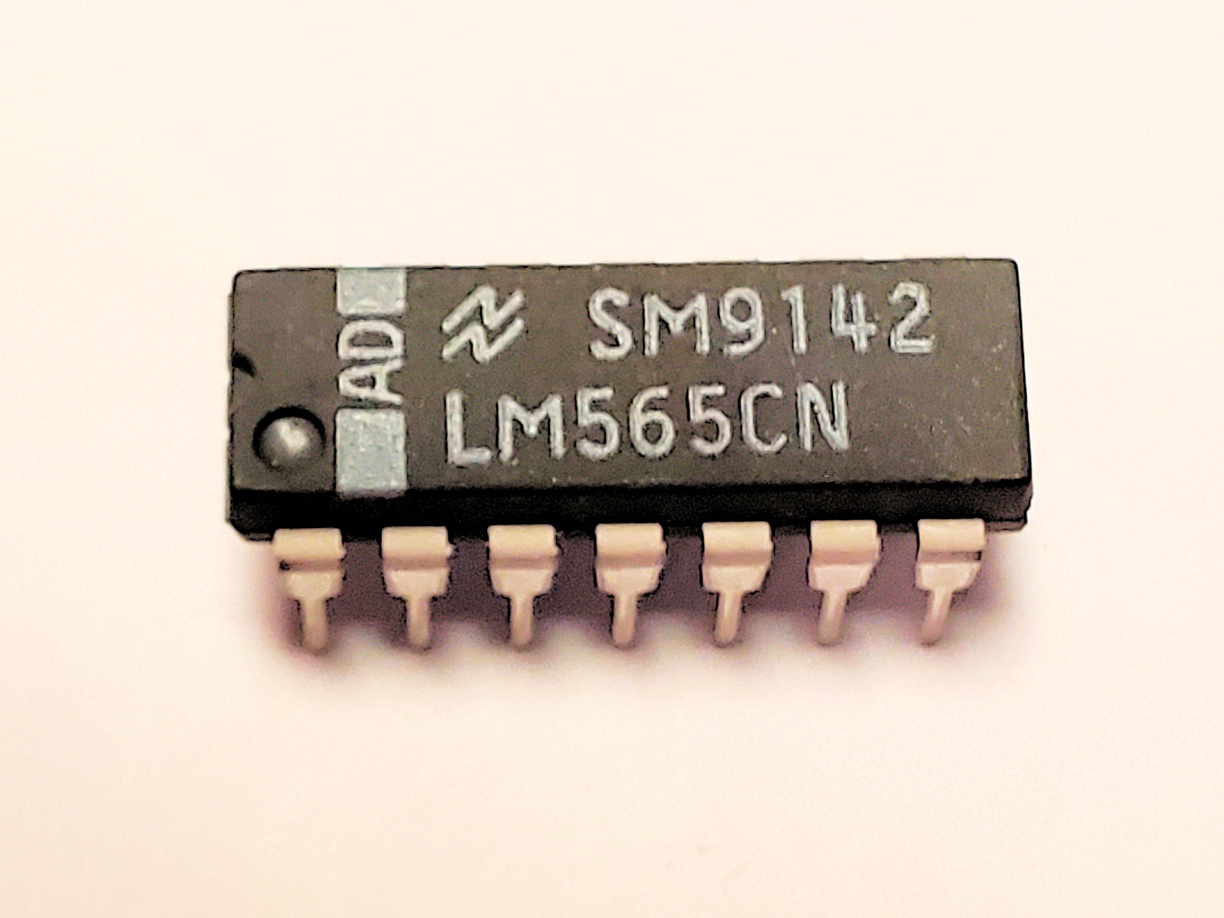 LM565CN 565   14P DIP