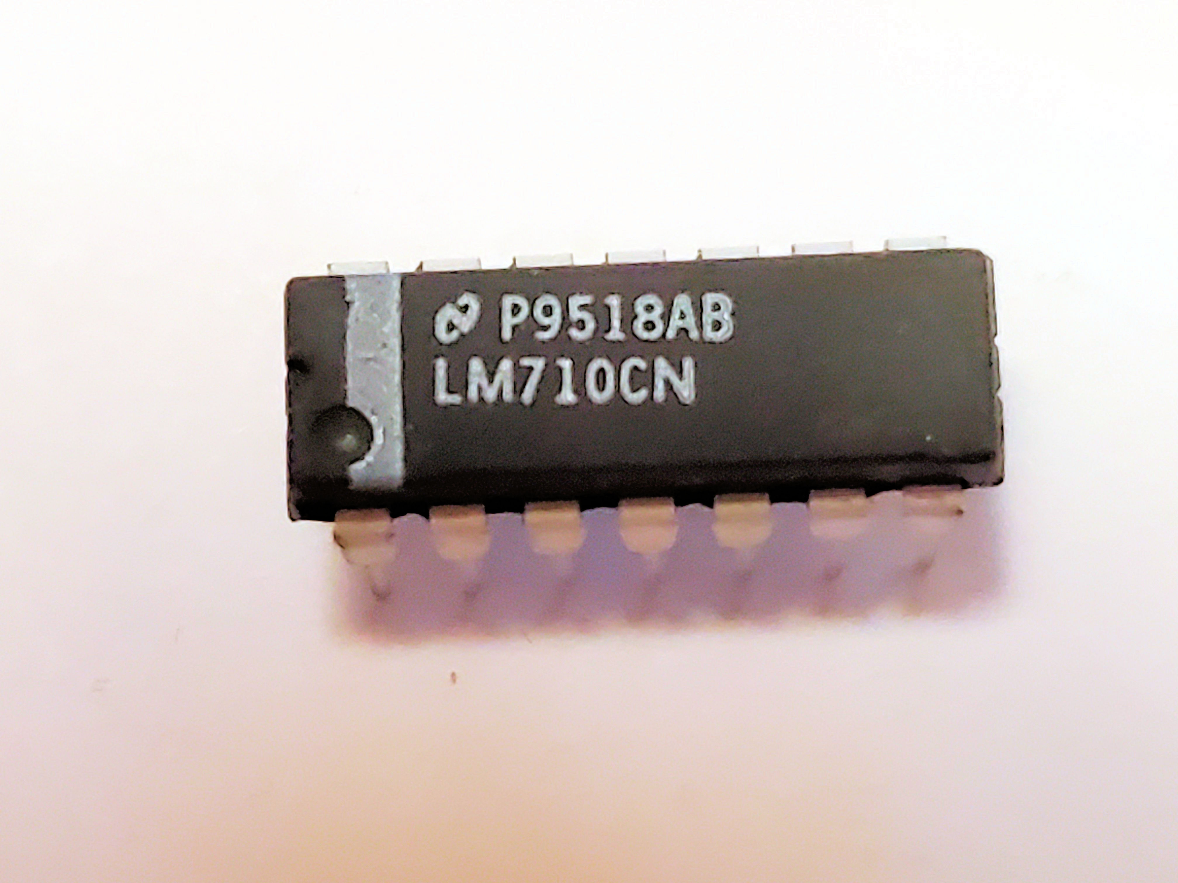 LM710CN    14P DIP