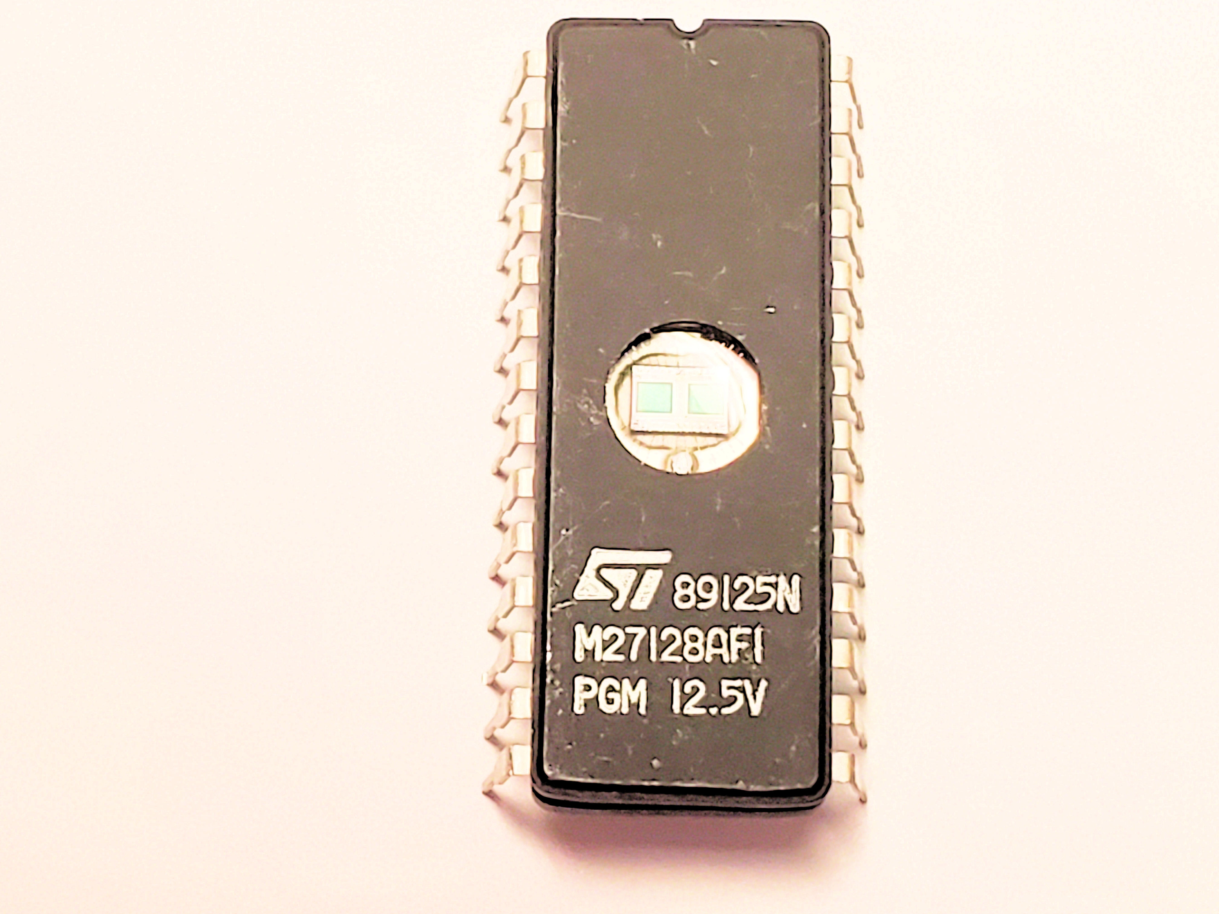 M27128    128K EPROM   28P DIP