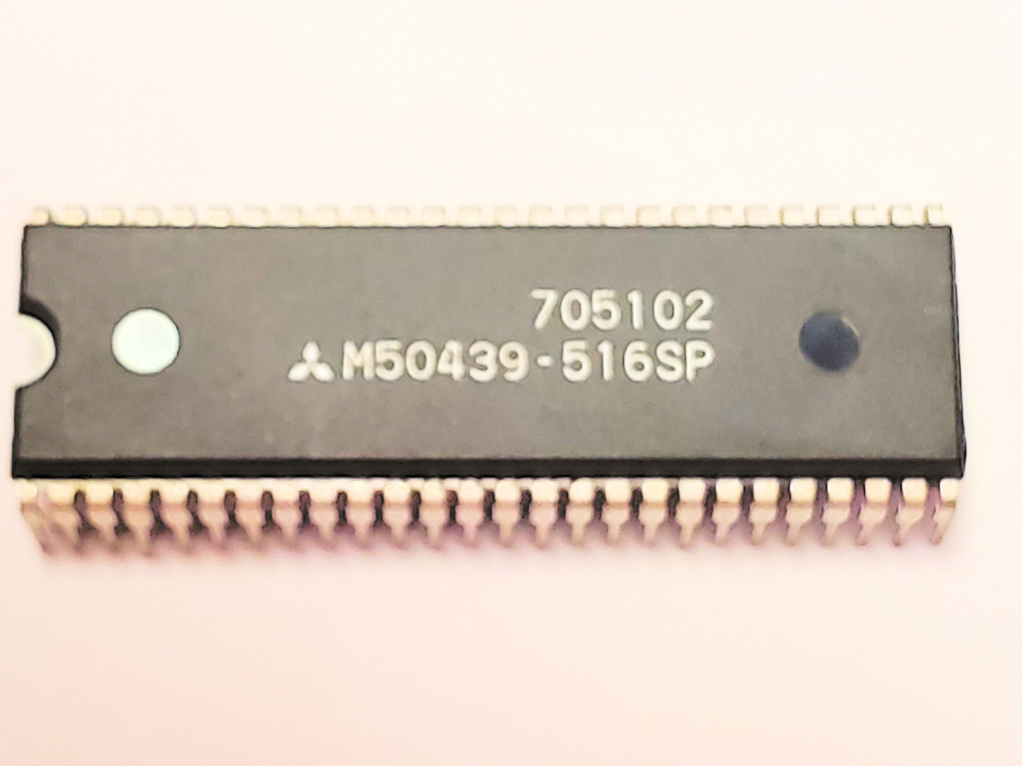 M50439-516SP        52P DIP