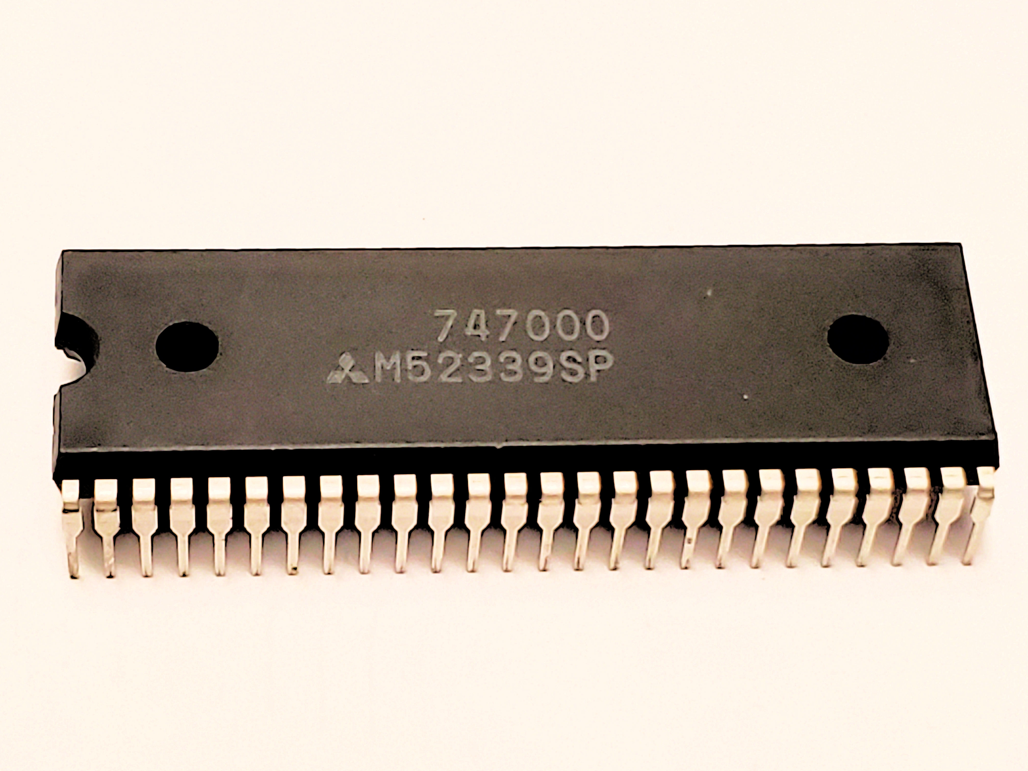 M52339ASP        52P DIP