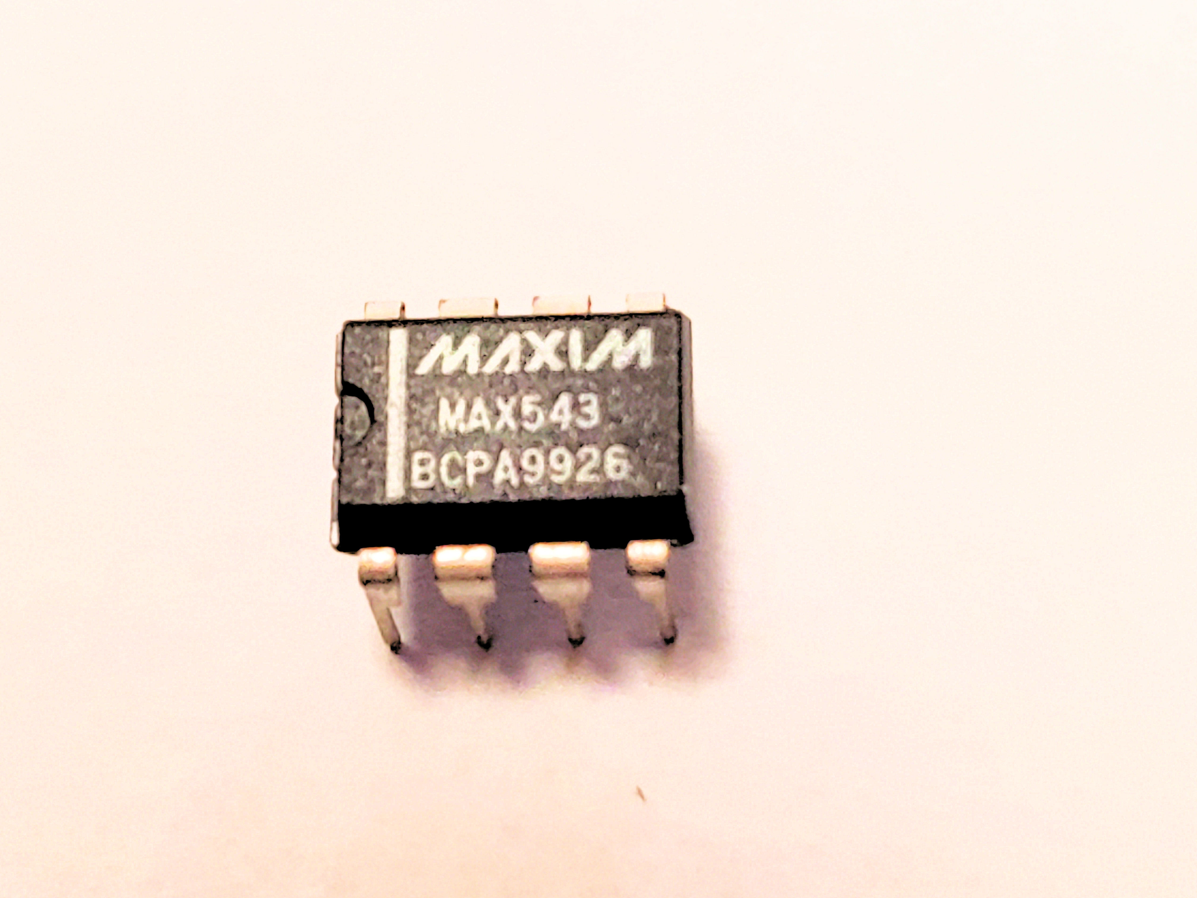 MAX543B      N/R  8P DIP