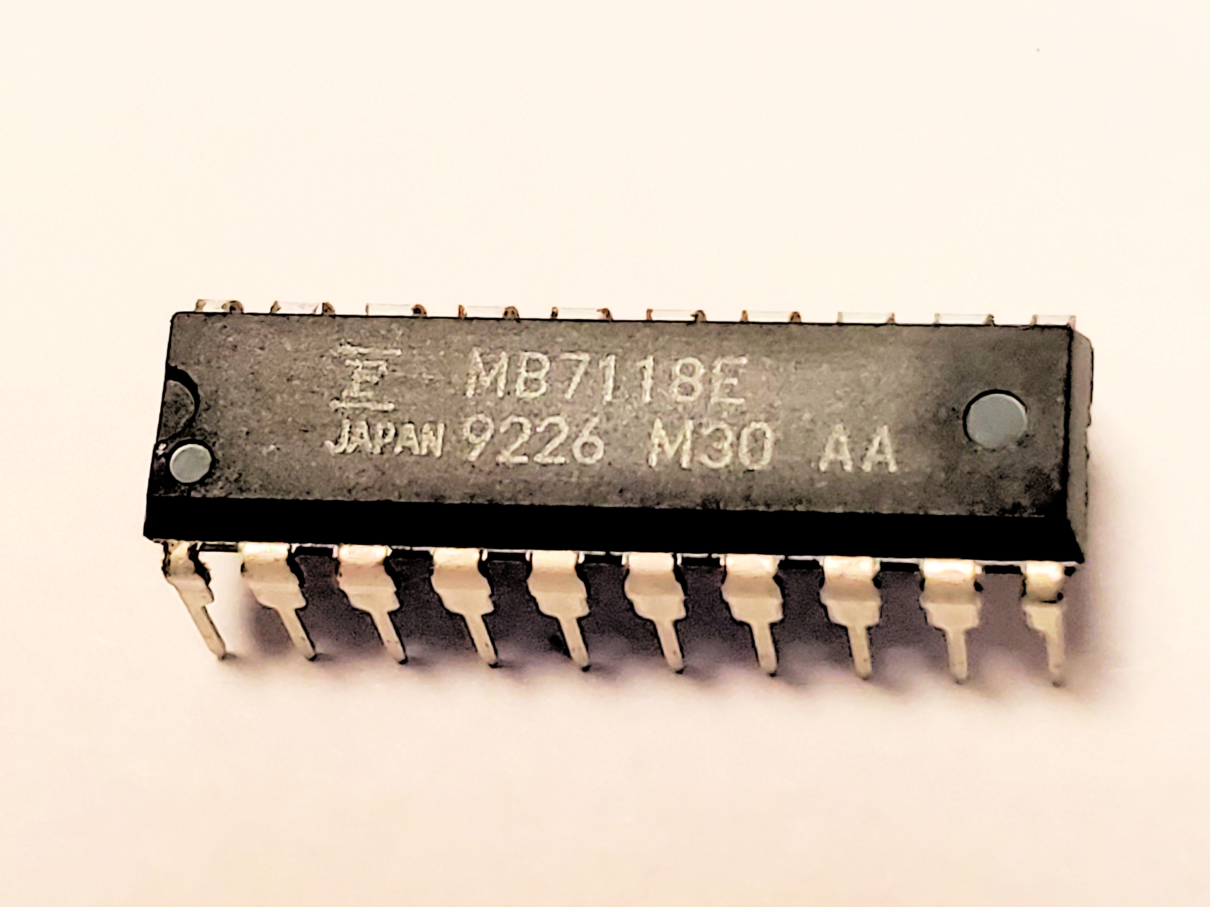 MB7118E           20P DIP