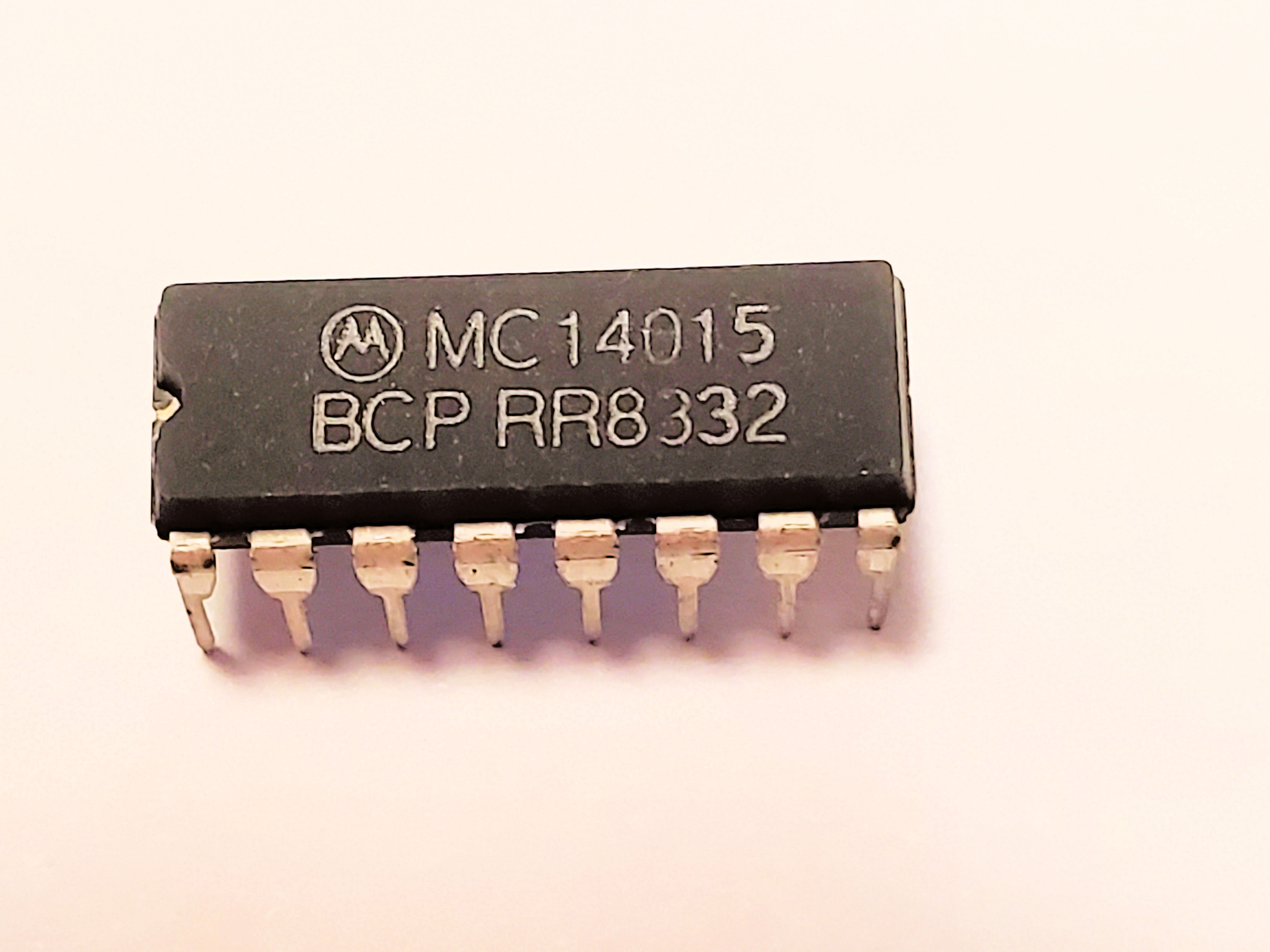 MC14015B   4015        16P DIP