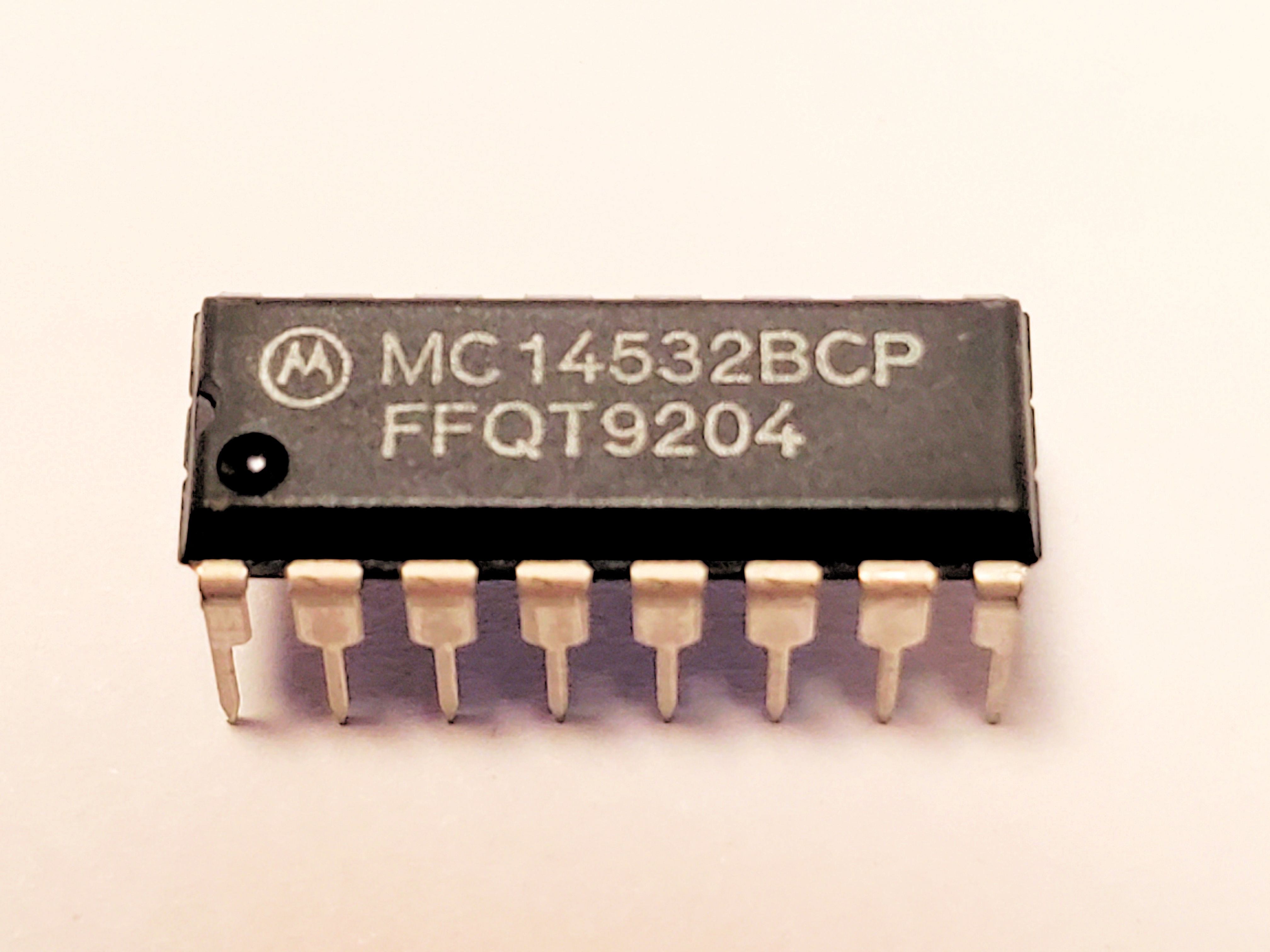 MC14532BCP  4532       16P DIP